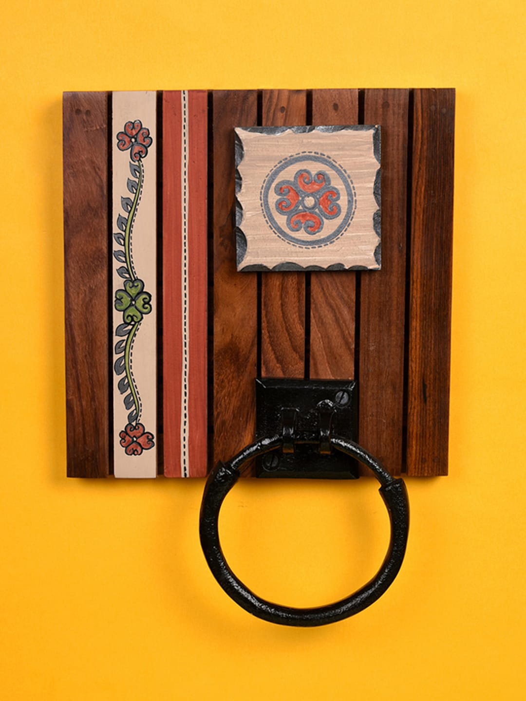

AAKRITI ART CREATIONS Brown Handcrafted Tribal Art Towel Holder