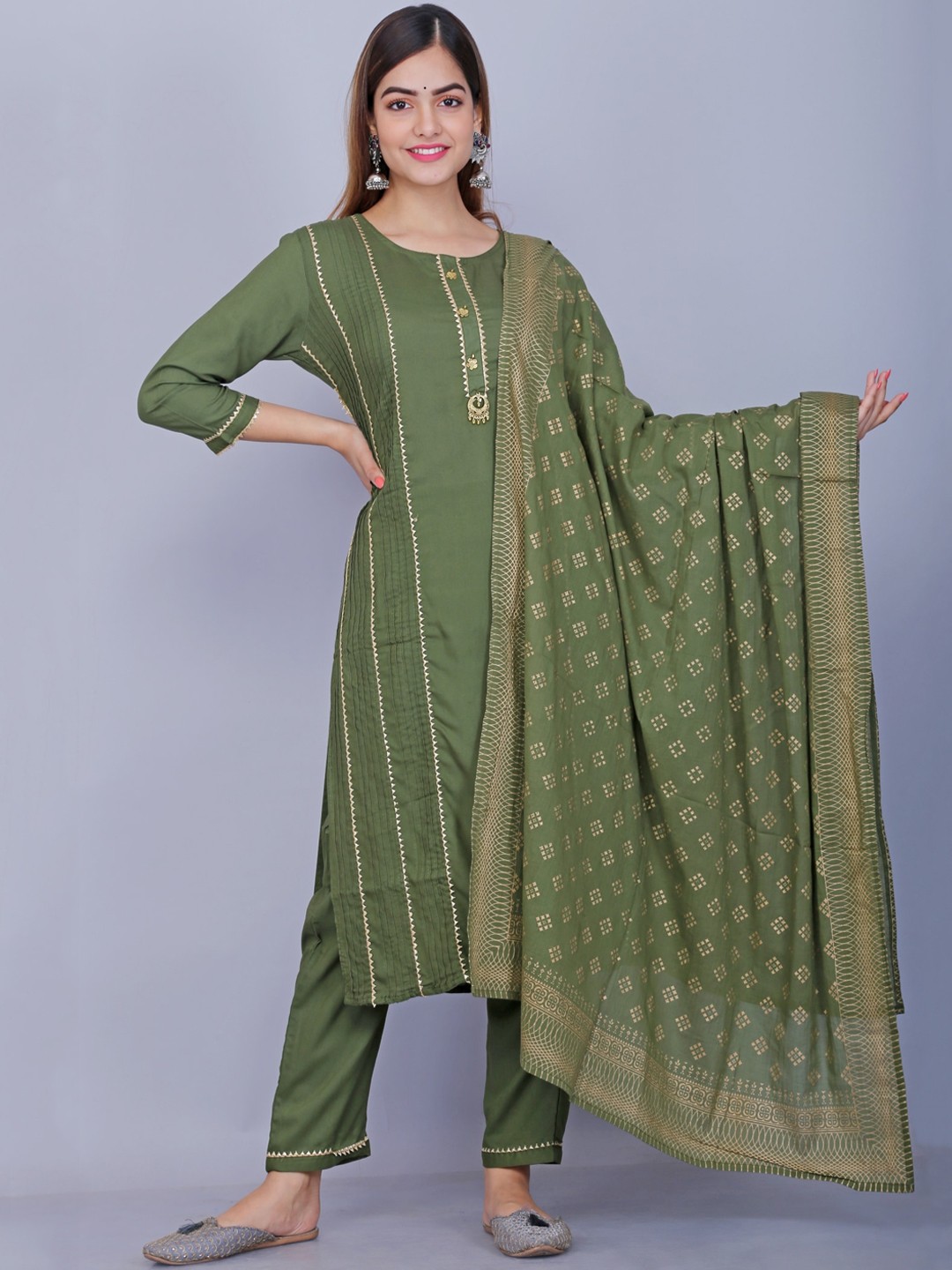 

DIVYANK Women Green & Gold-Coloured Regular Gotta Patti Kurta with Trousers & Dupatta