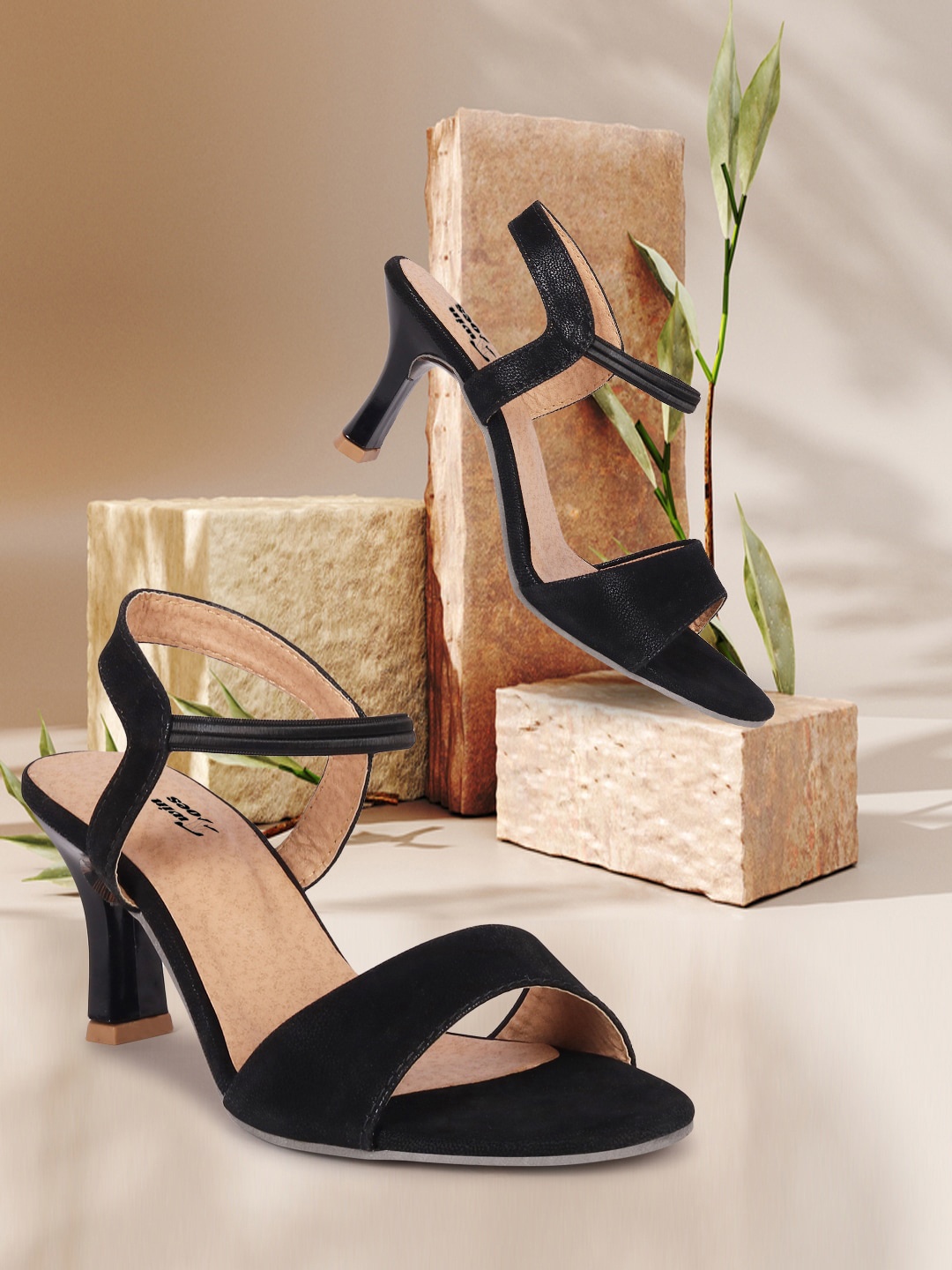 

TWIN TOES Women Black Solid Kitten Heel Sandals
