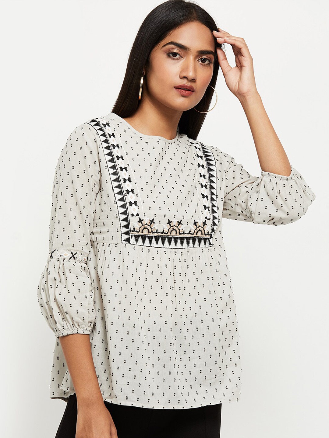 

max Off White & Black Regular Cotton Top
