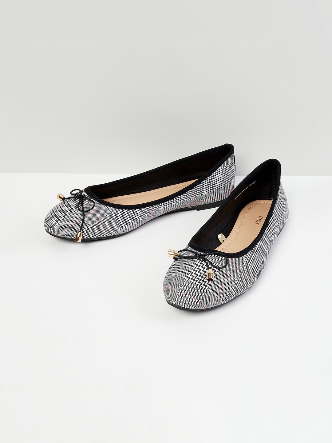

max Women Black Checked Ballerinas with Bows Flats