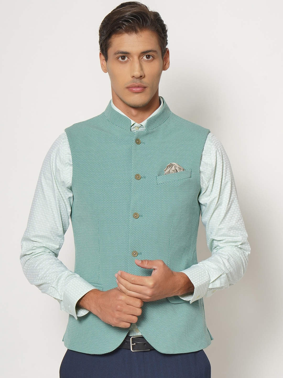 

Blackberrys Men Polyester Woven Waistcoat, Green