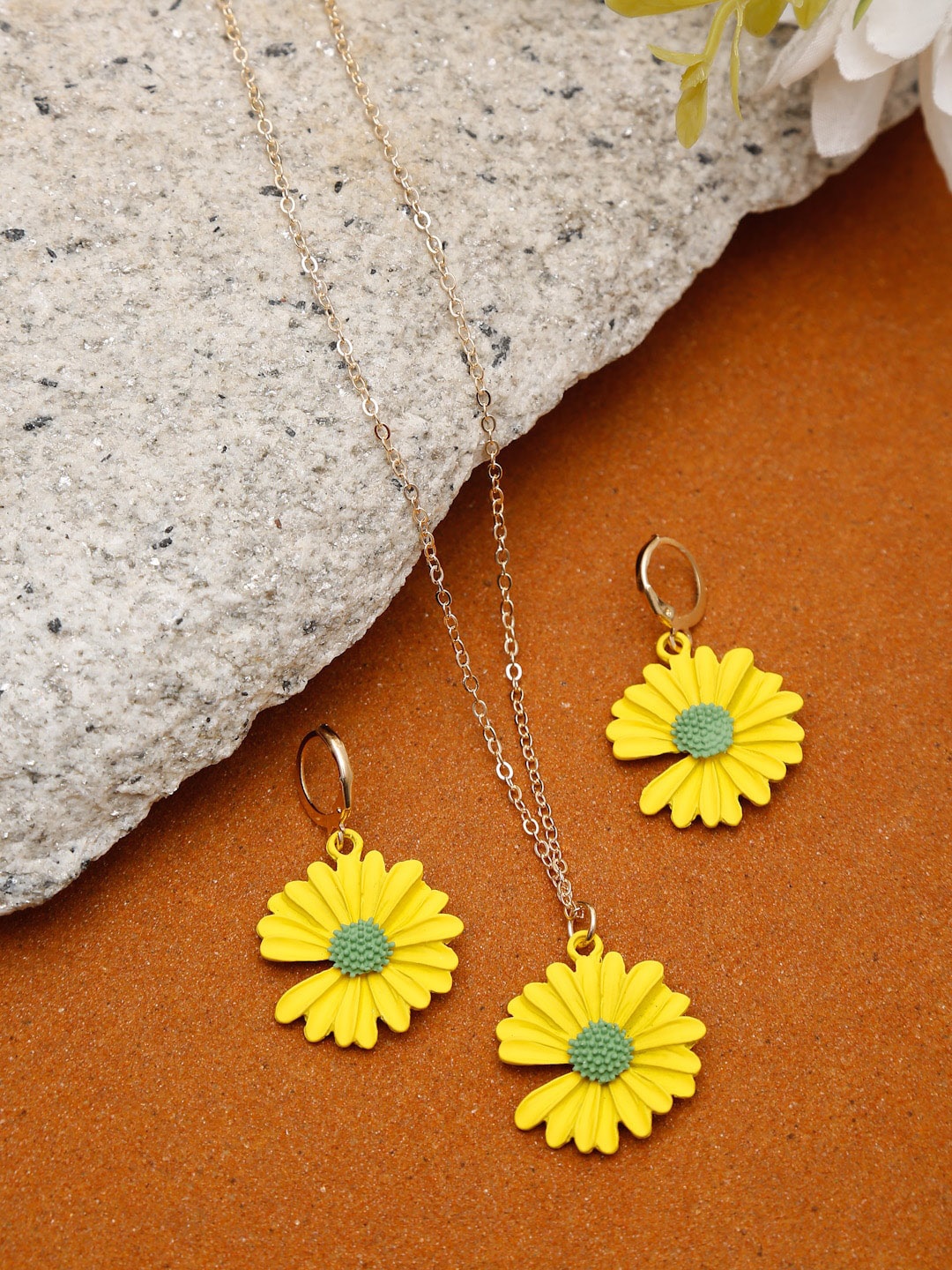 

Celena Cole Gold-Plated Yellow & Green Floral-Shaped Jewellery Set