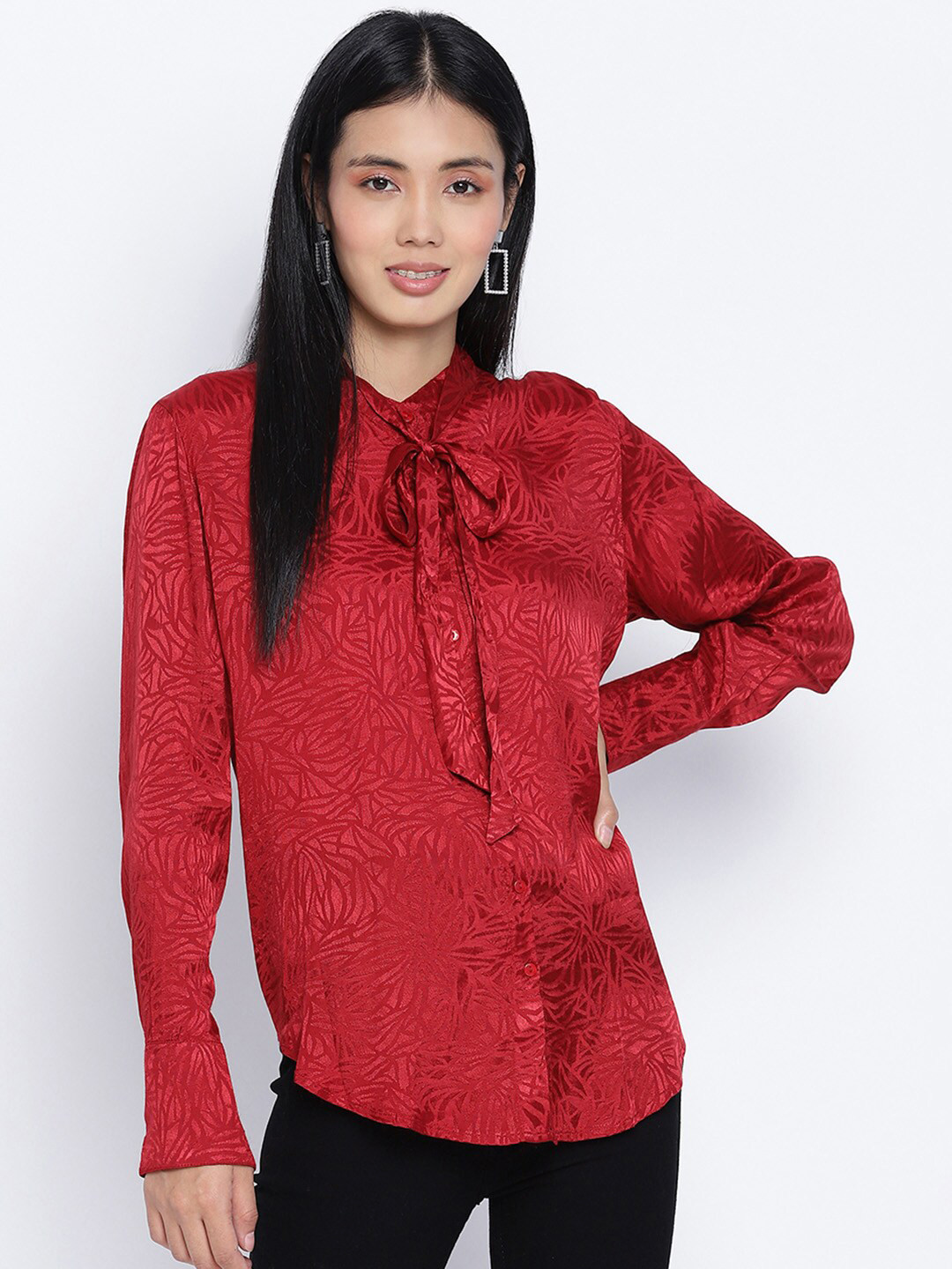 

Oxolloxo Women Red Printed Tie-Up Neck Crepe Top