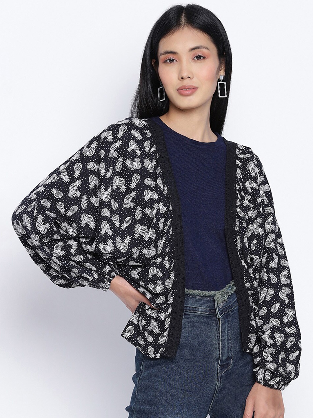

Oxolloxo Women Black & White Printed Shrug