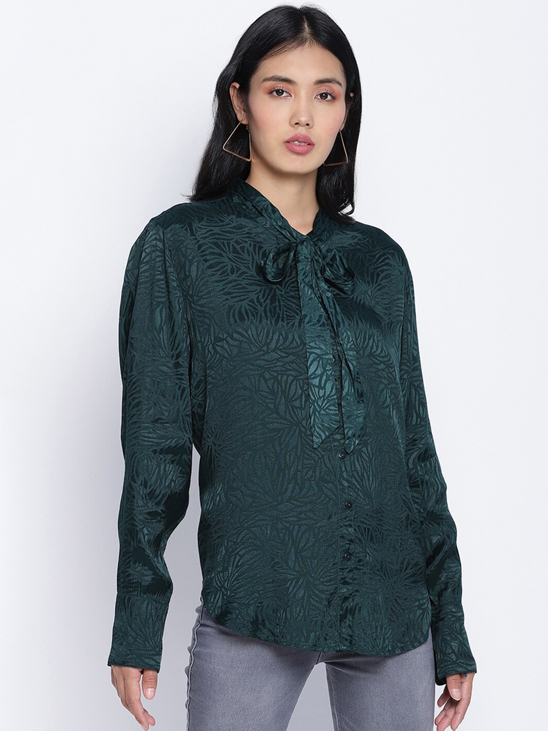 

Oxolloxo Green Tie-Up Neck Crepe Regular Top
