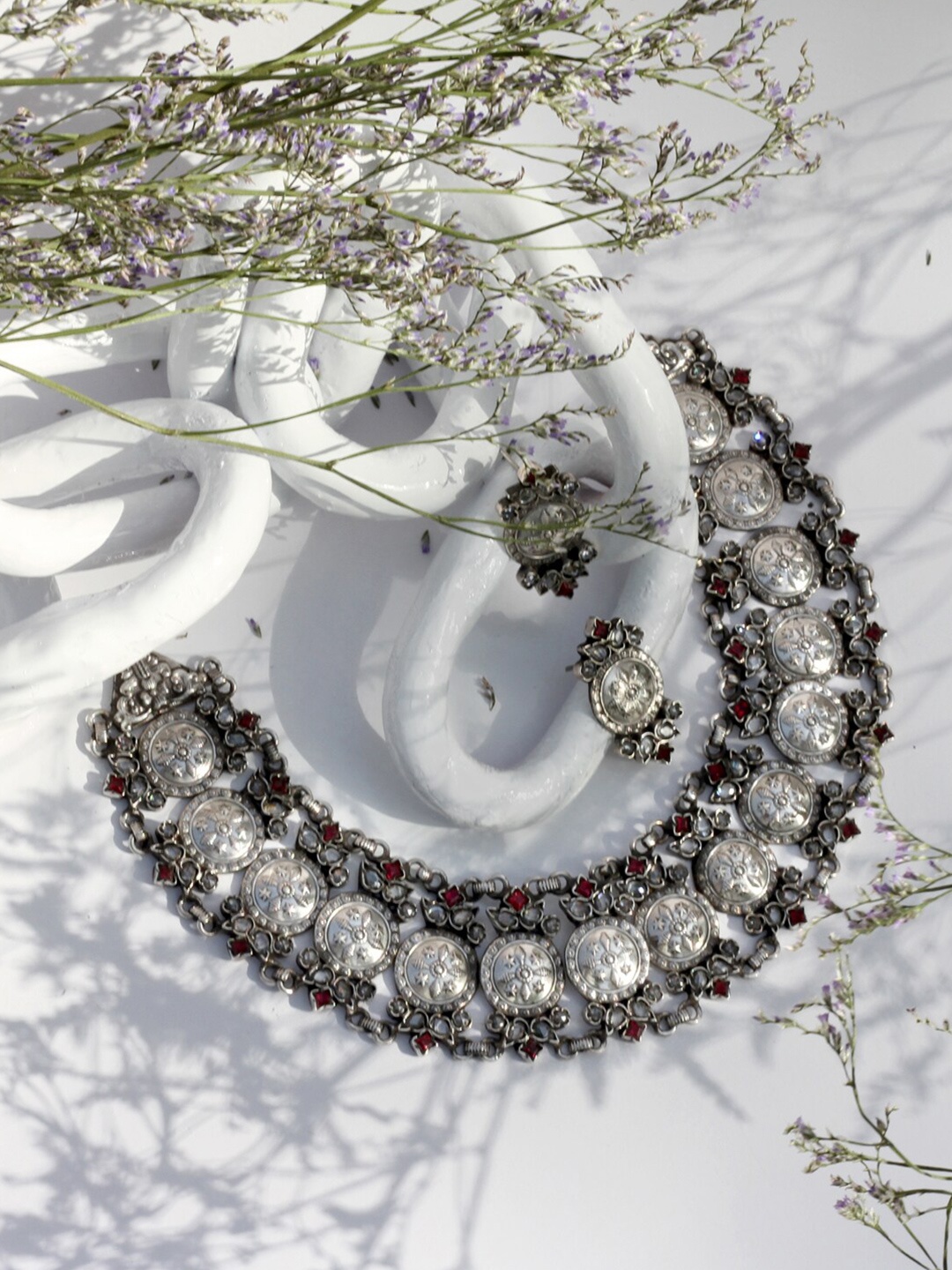 

SANGEETA BOOCHRA Women Silver Handcrafted Necklace With Earrings