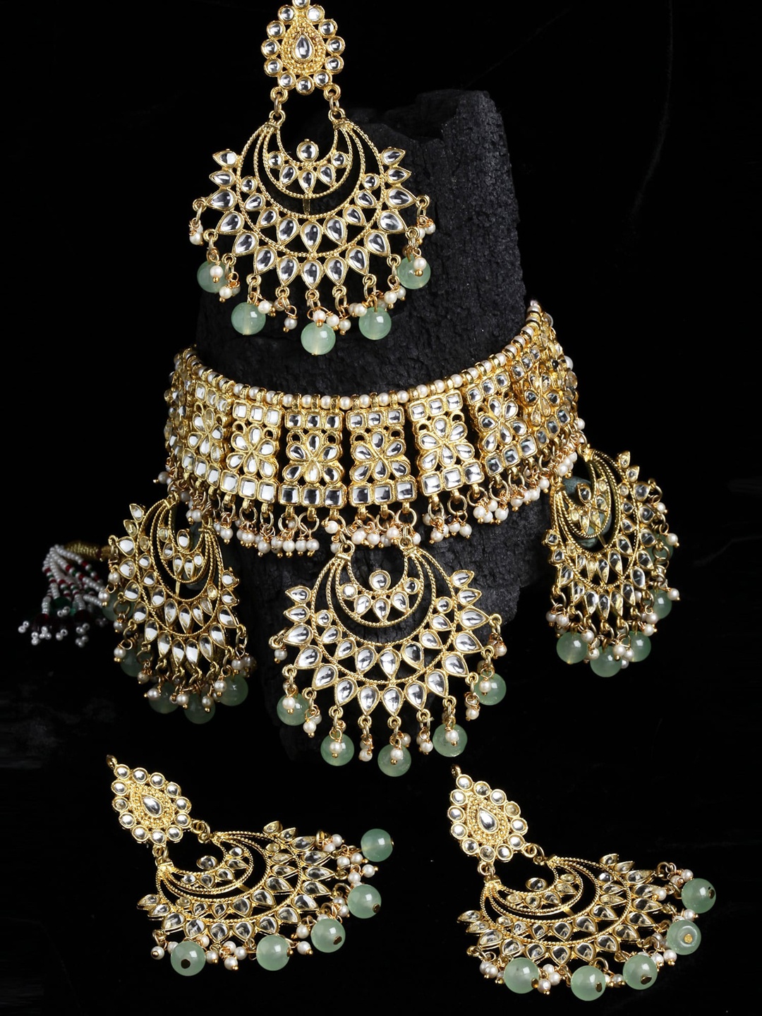 

KARATCART Gold-Plated White Kundan-Studded & Lime Green-Coloured Beaded Handcrafted Jewellery Set