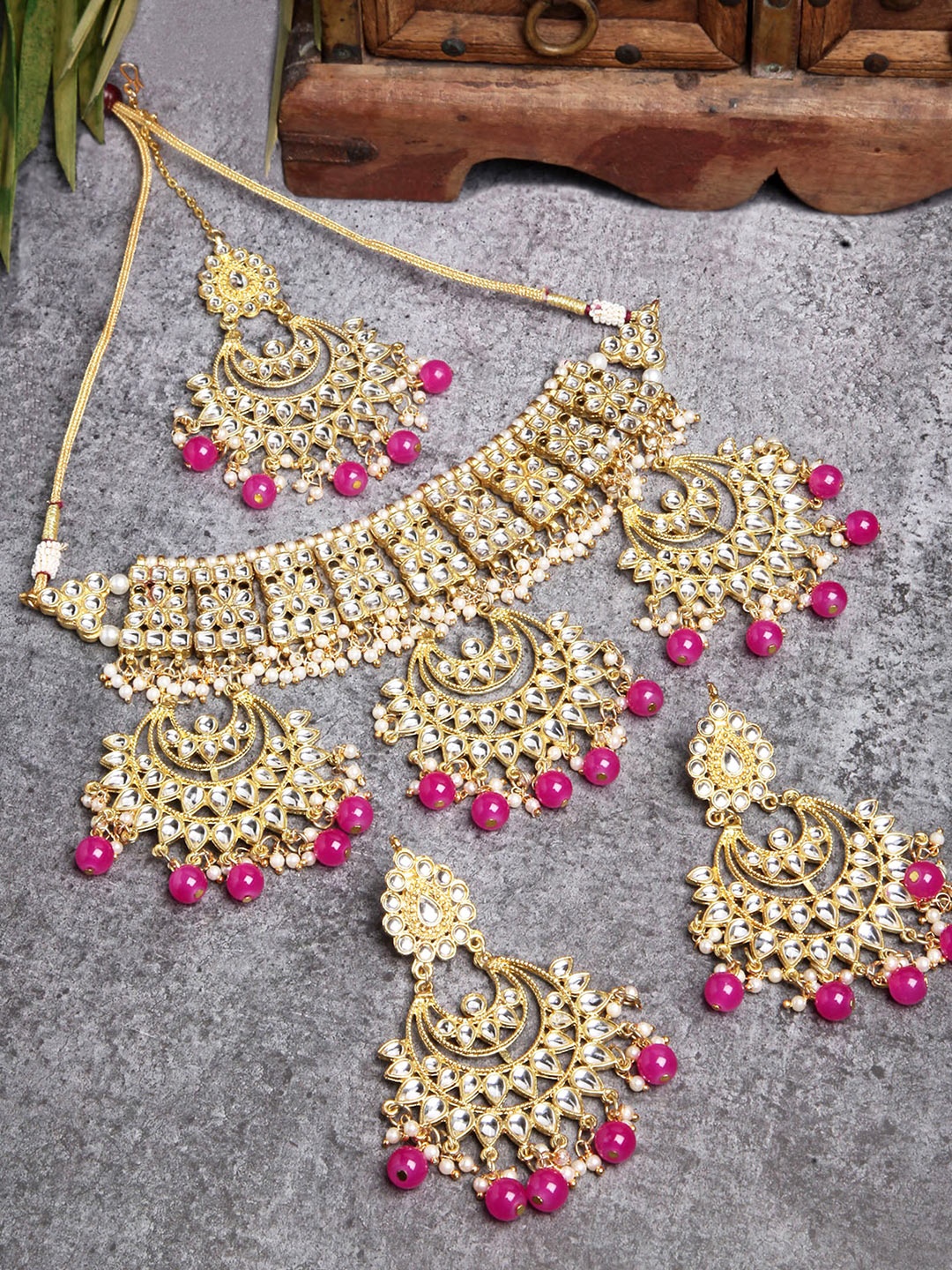 

KARATCART Pink-Toned & Gold Plated Kundan Handcrafted Necklace With Earrings & Maang Tikka