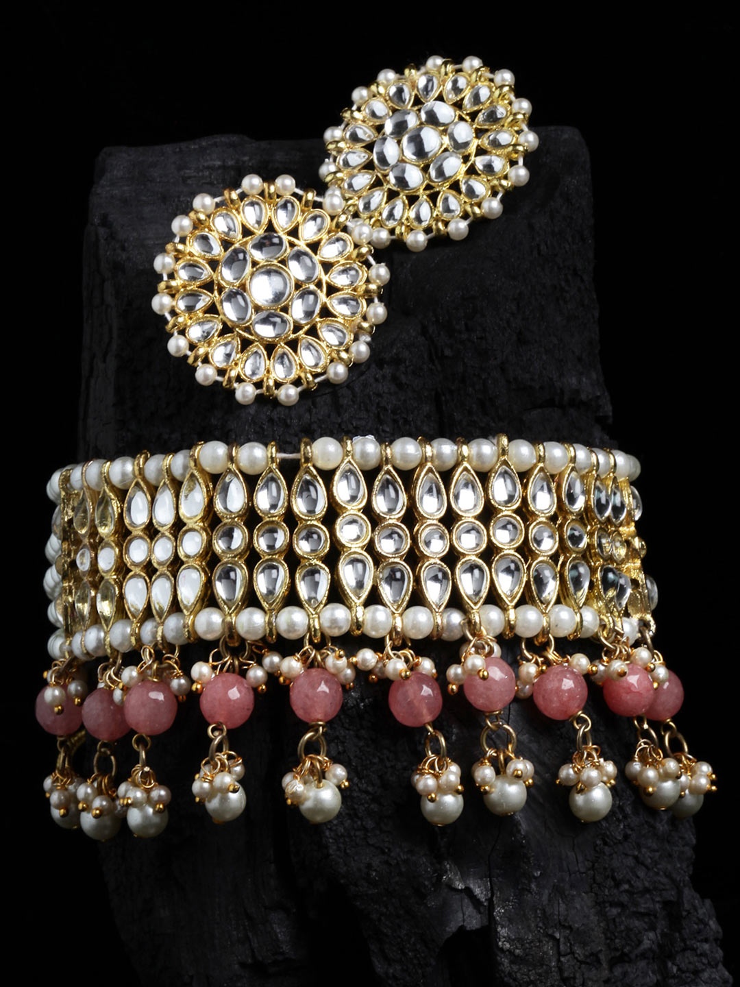 

KARATCART Gold-Plated Peach-Coloured Kundan-Studded Pearl Beaded Handcrafted Jewellery Set