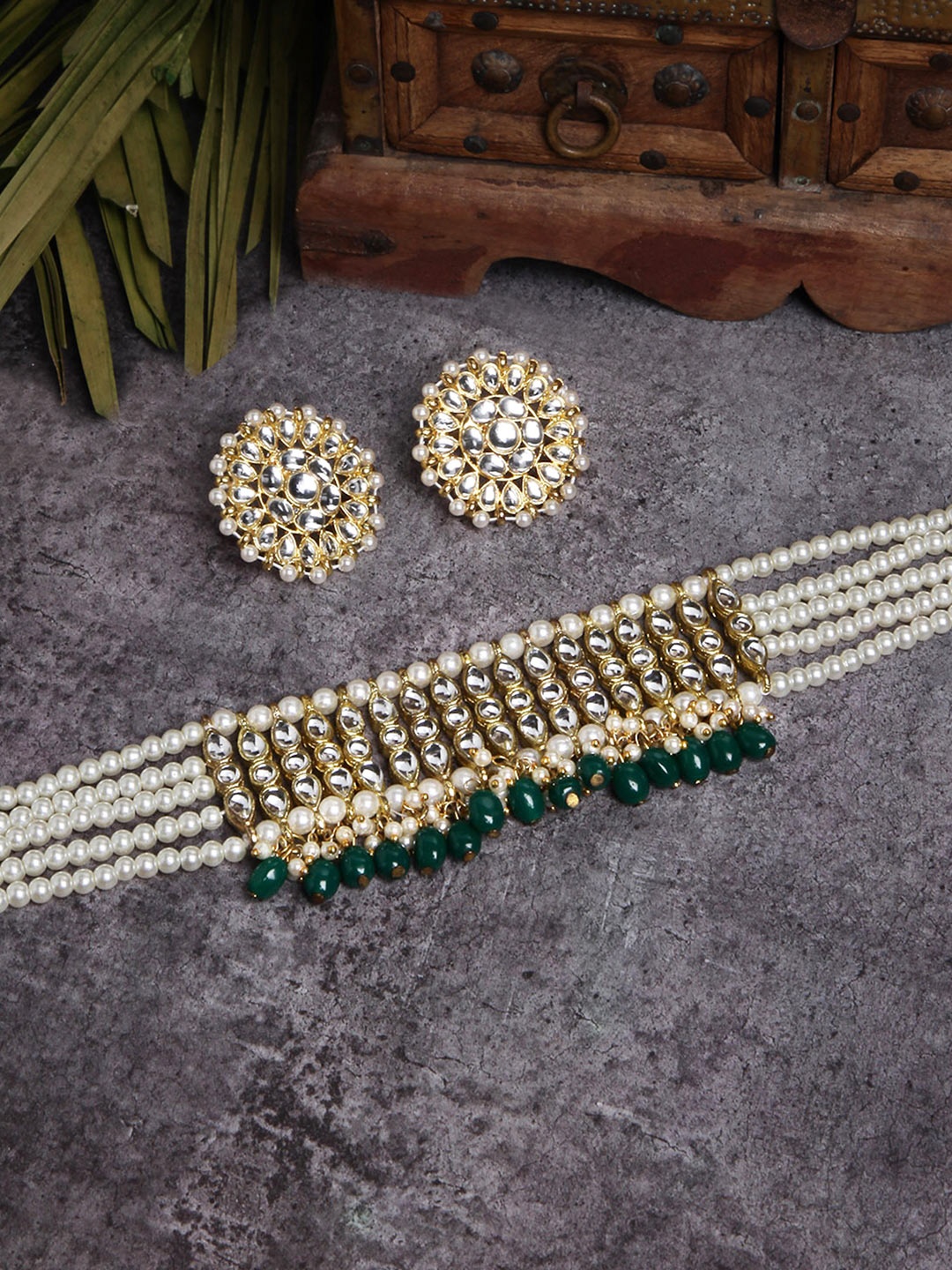 

KARATCART Gold-Toned & White Gold-Plated Black Beaded Handcrafted Jewellery Set