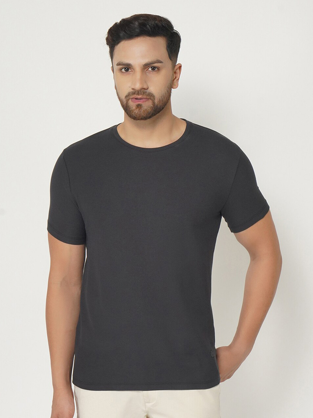 

Blackberrys Men Black Slim Fit T-shirt