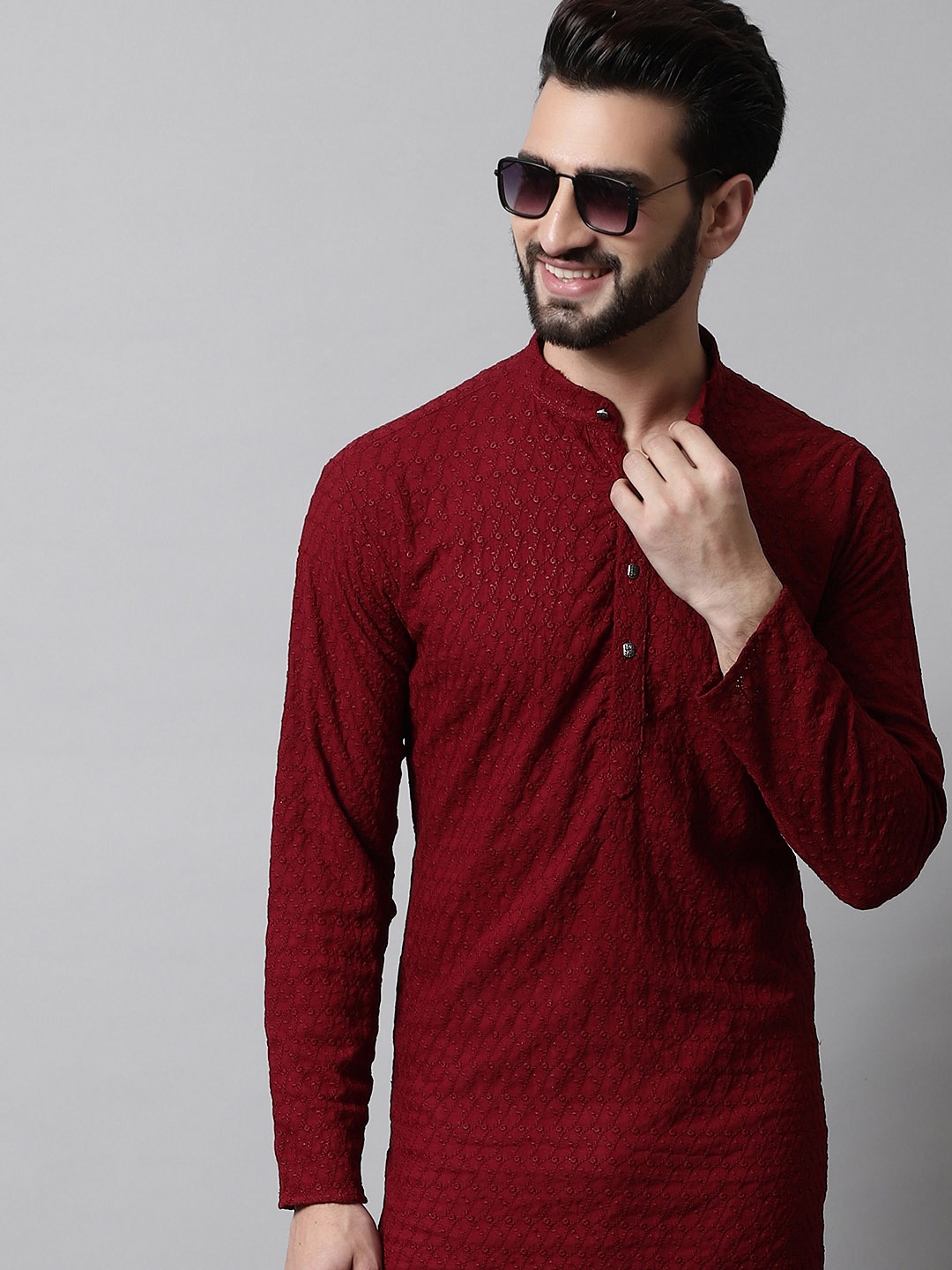 

Jompers Men Maroon Floral Embroidered Thread Work Kurta