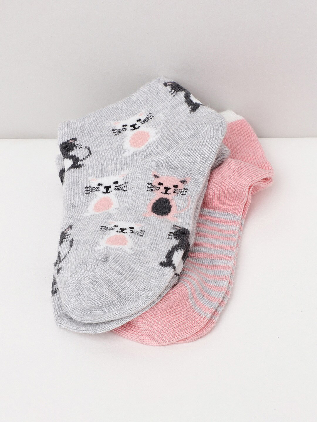 

max Girls Pack of 2 Assorted Ankle Length Socks