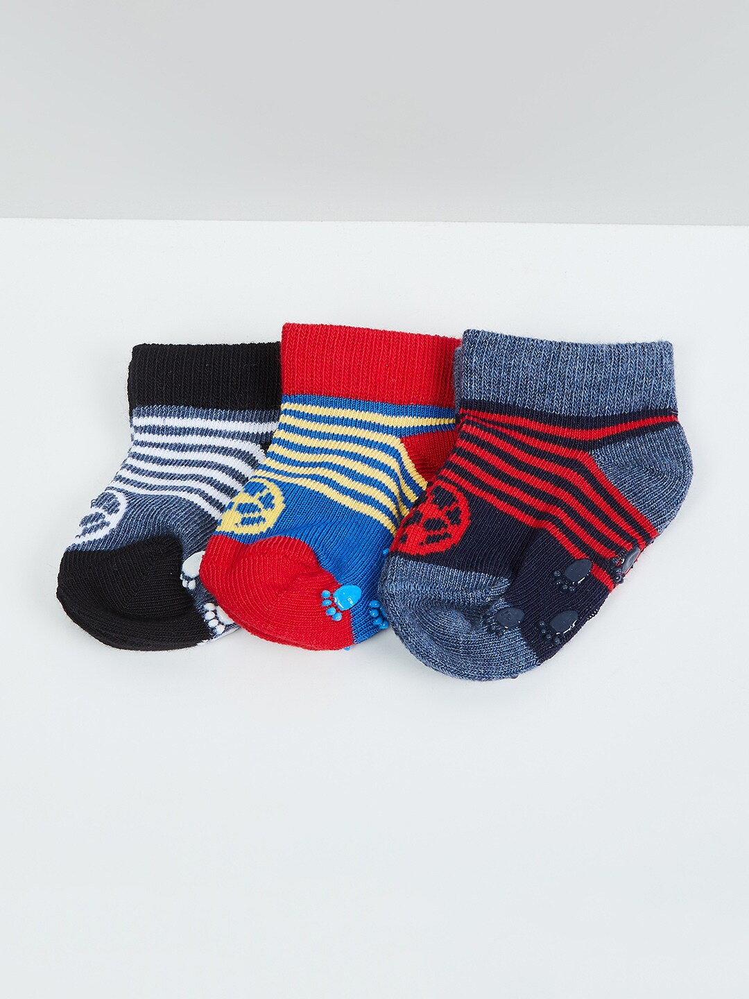 

max Boys Pack of 3 Assorted Ankle Length Socks