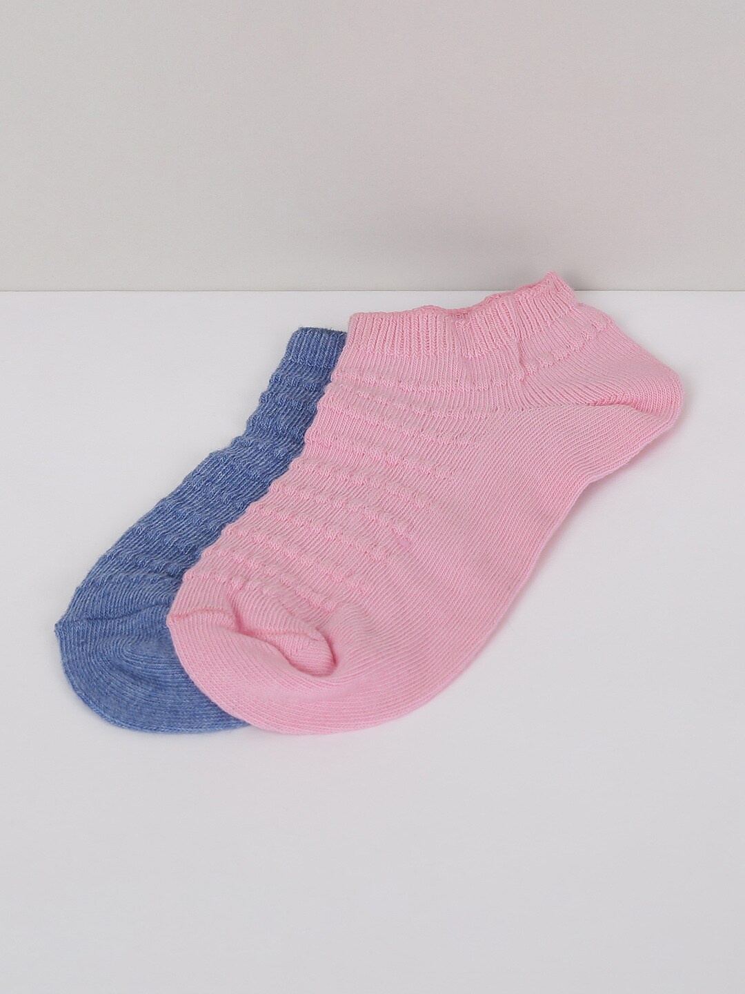 

max Girls Pack of 2 Assorted Ankle Length Socks