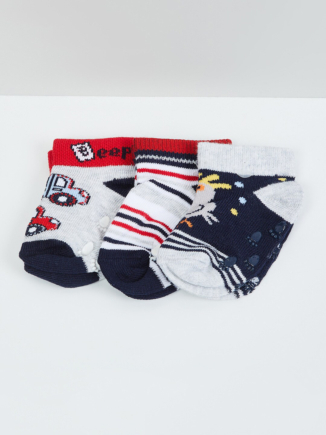 

max Boys Pack of 3 Assorted Ankle Length Socks