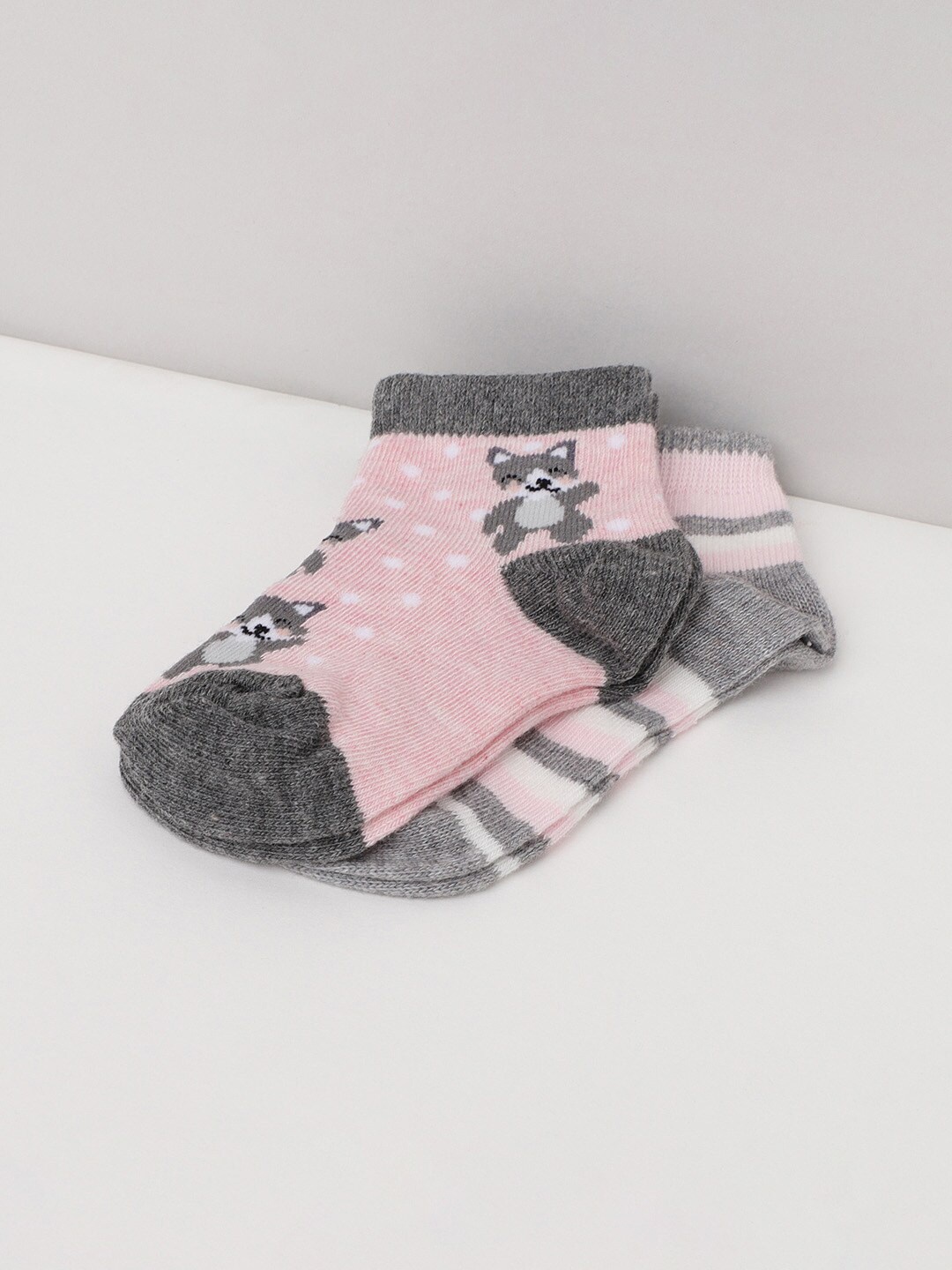 

max Girls Pack of 2 Assorted Ankle Length Socks