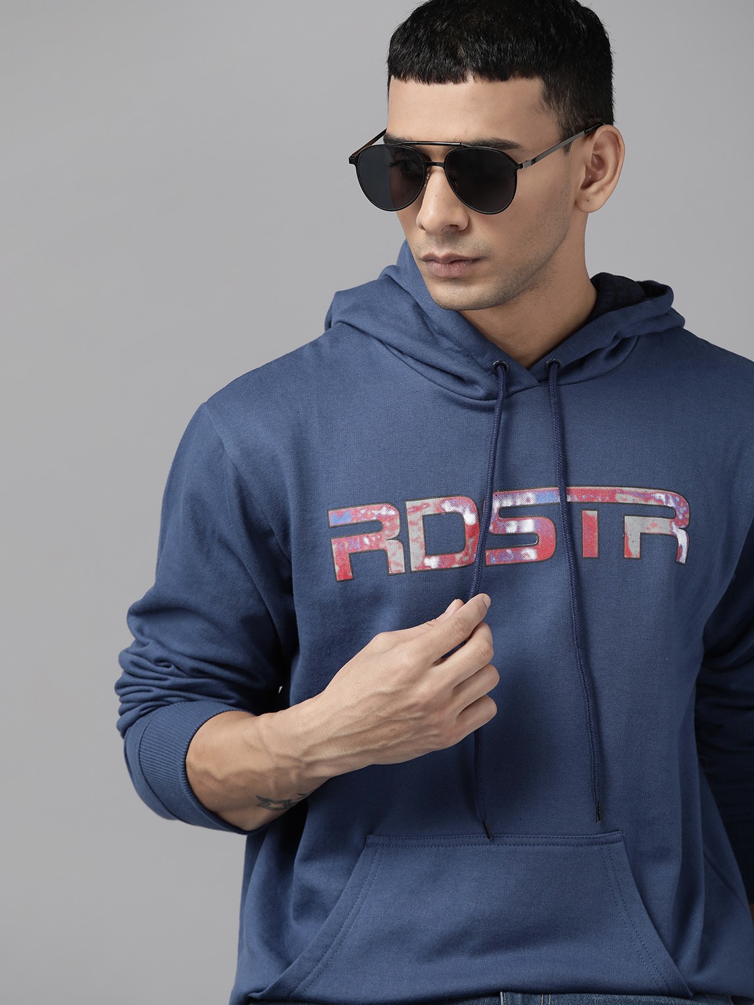 

The Roadster Lifestyle Co. Men Blue Brand Logo Printed Hooded Sweatshirt