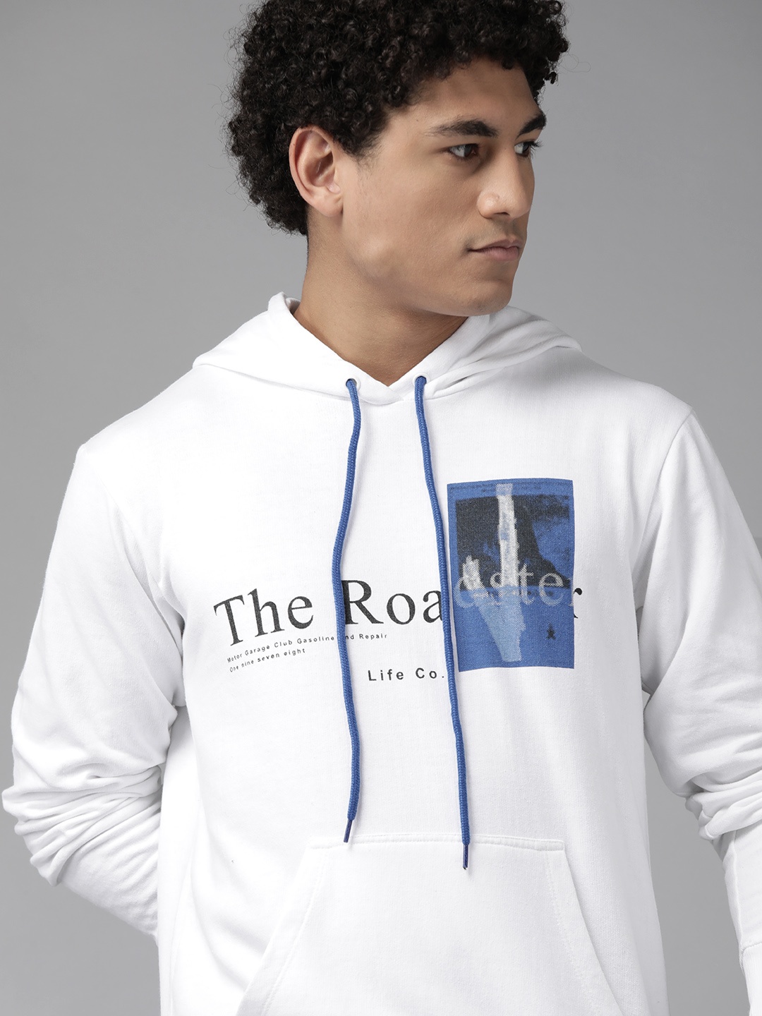 

The Roadster Lifestyle Co. Men White & Blue Graphic Printed Hooded Sweatshirt