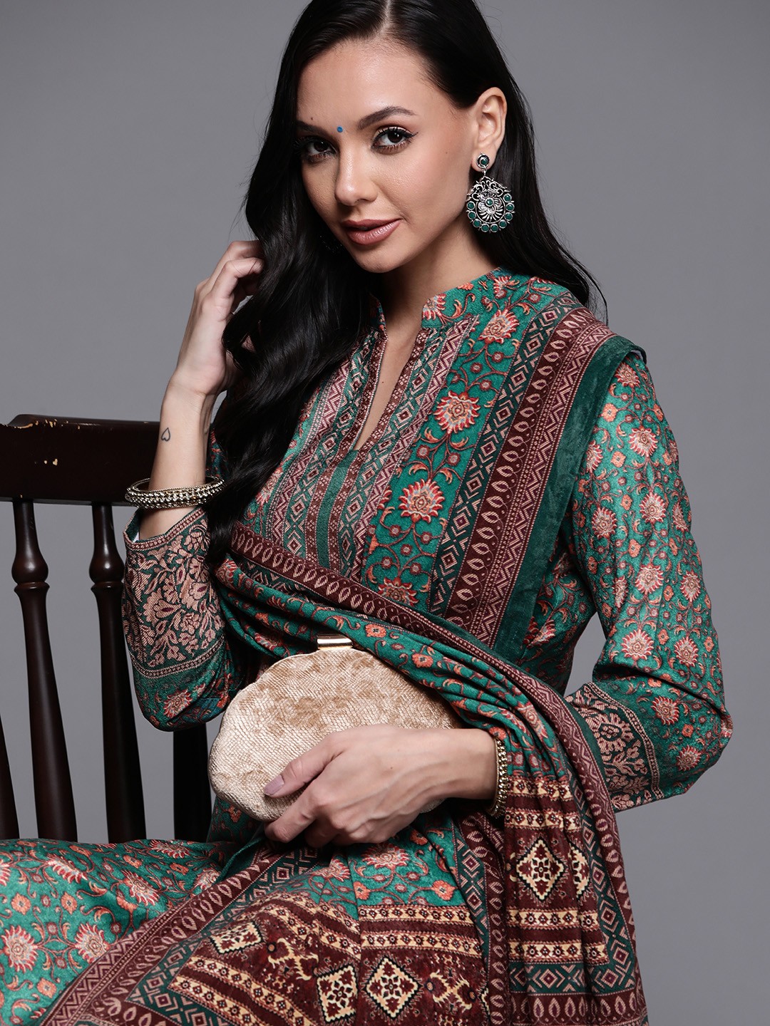 

Libas Women Green Floral Printed Regular Velvet Kurta with Palazzos & With Dupatta