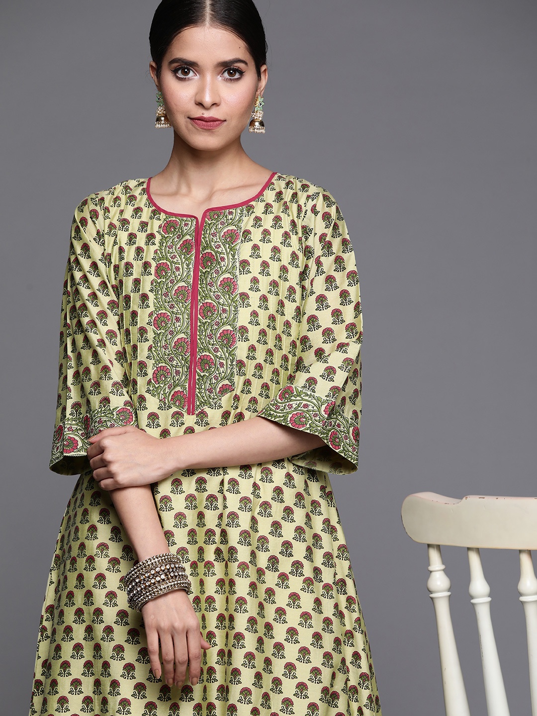 

Libas Women Green Floral Motifs Printed Chanderi Silk Kurta