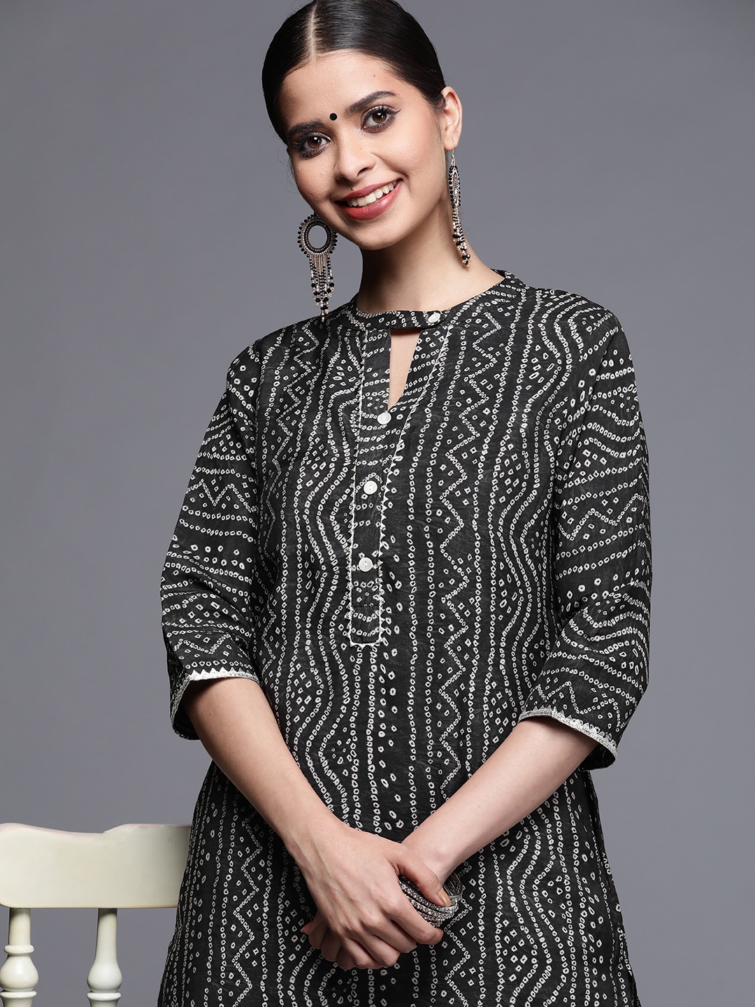 

Libas Women Black & Grey Bandhani Print Straight Kurta