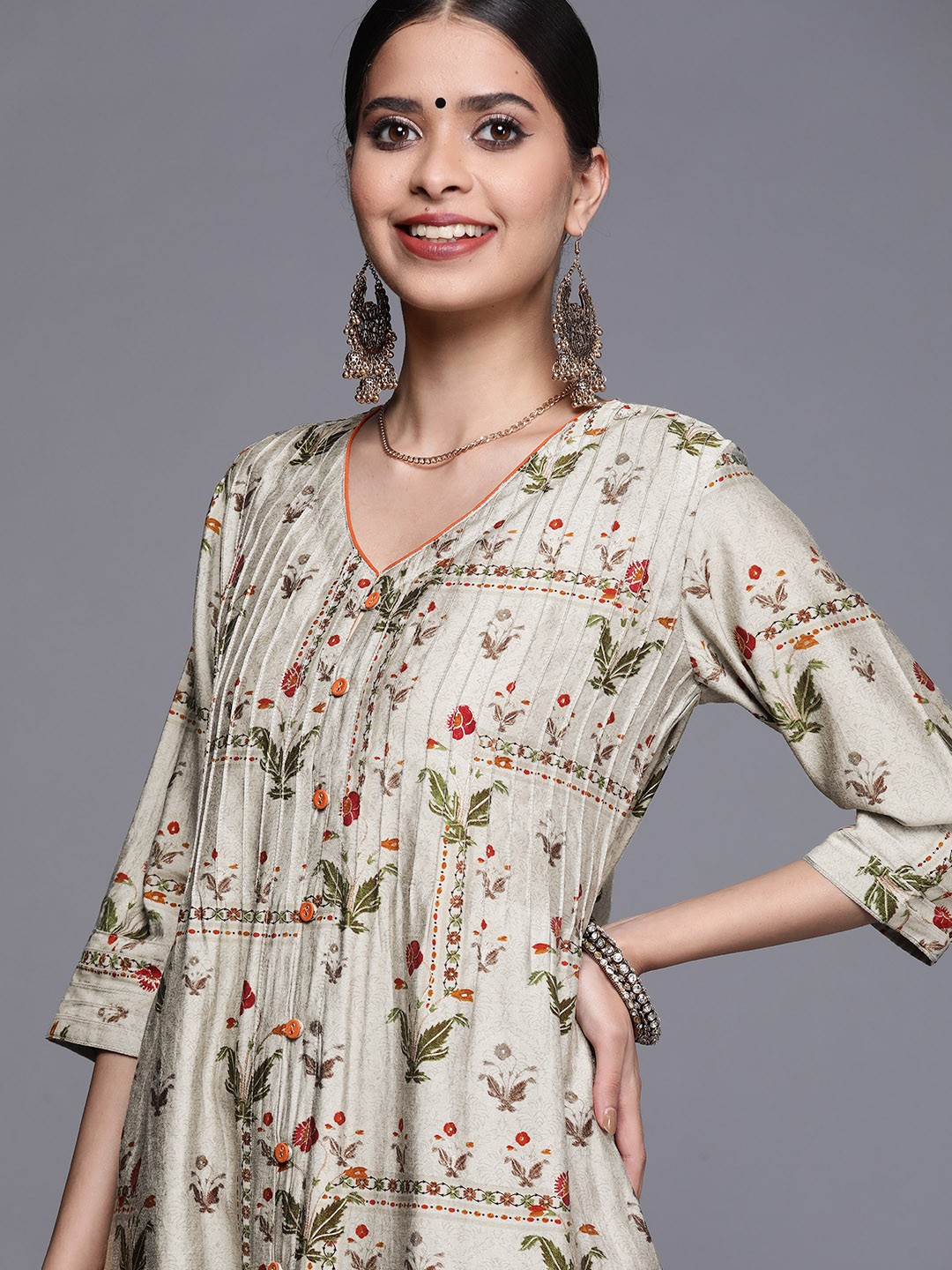

Libas Women Grey & Green Floral Printed Chanderi Silk Kurta