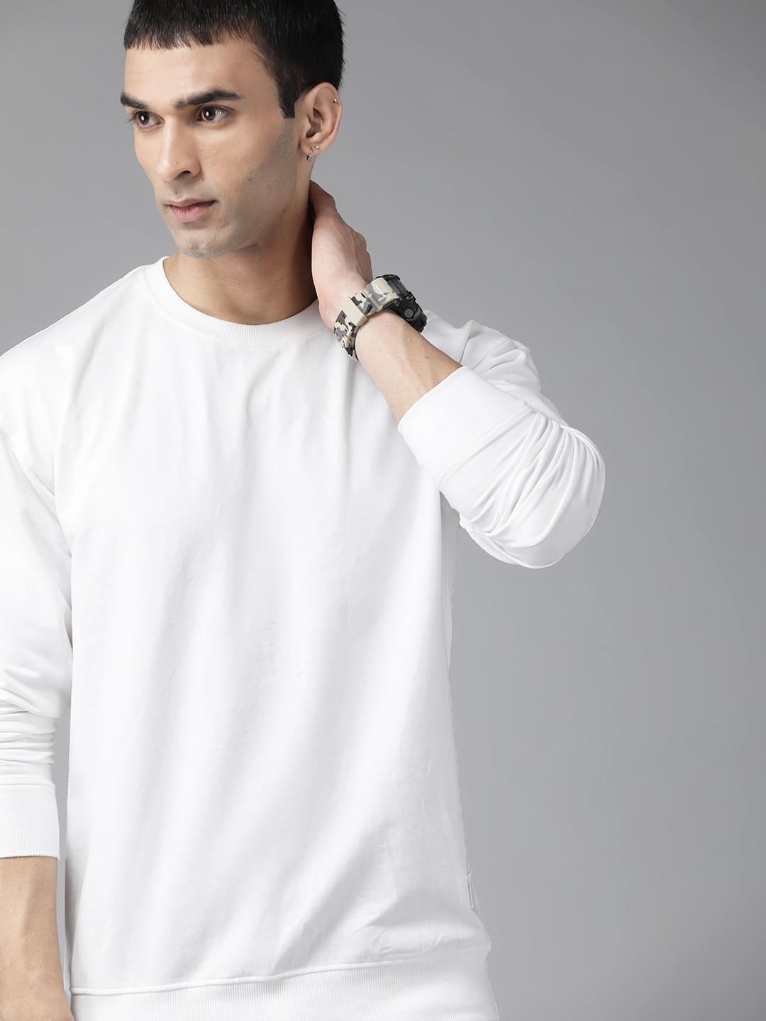 

The Roadster Lifestyle Co Men White Solid Relaxed Fit Sweatshirt