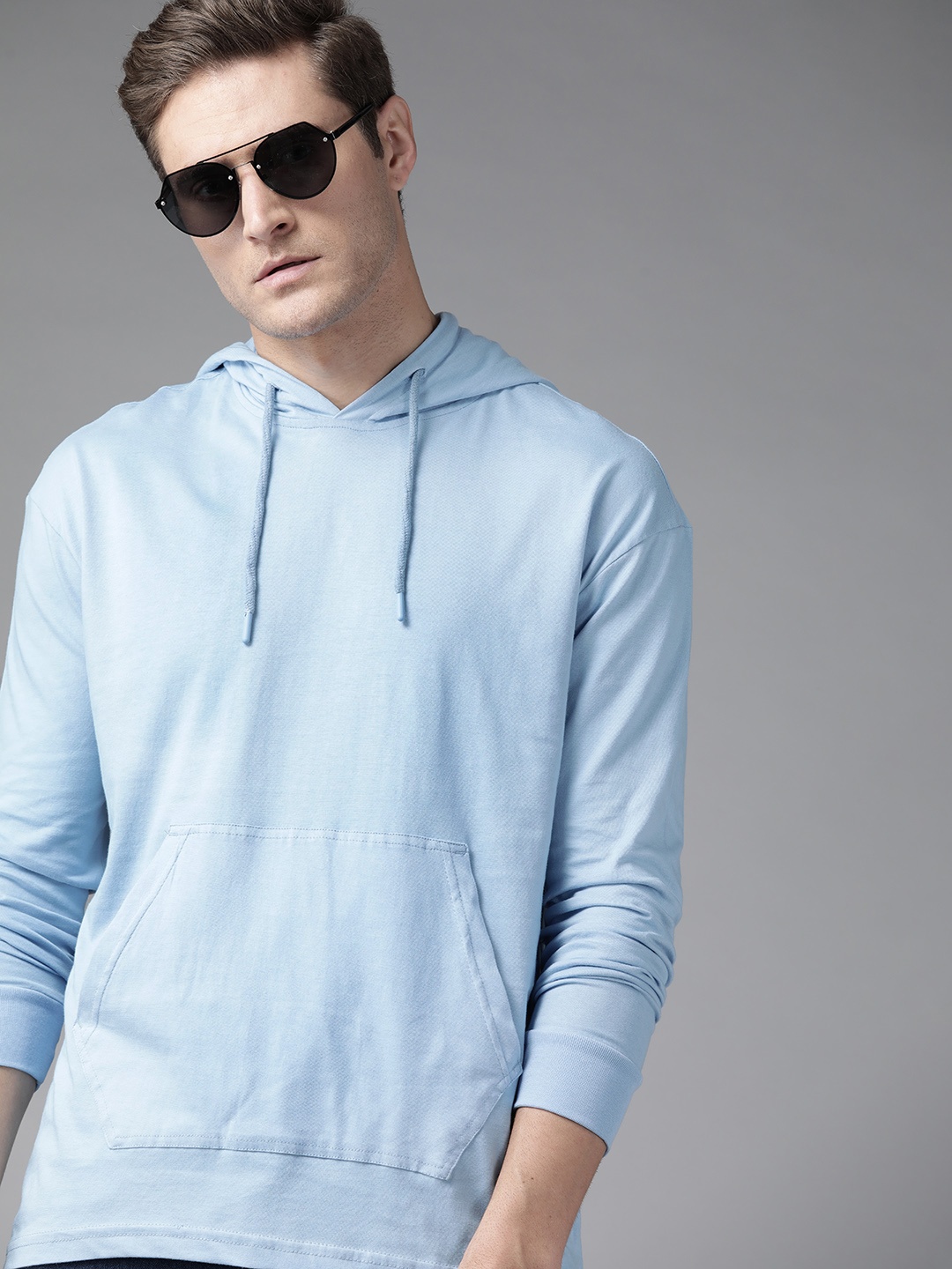 

The Roadster Lifestyle Co Men Blue Pure Cotton Solid Hooded T-shirt