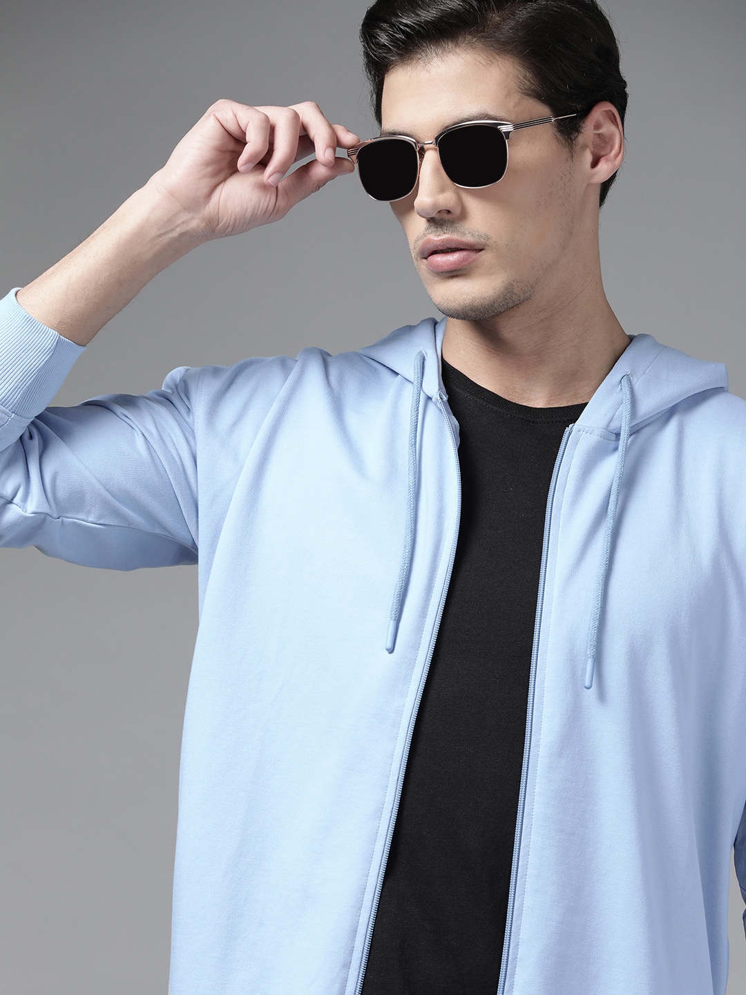 

The Roadster Lifestyle Co Men Blue Solid Hooded Sweatshirt