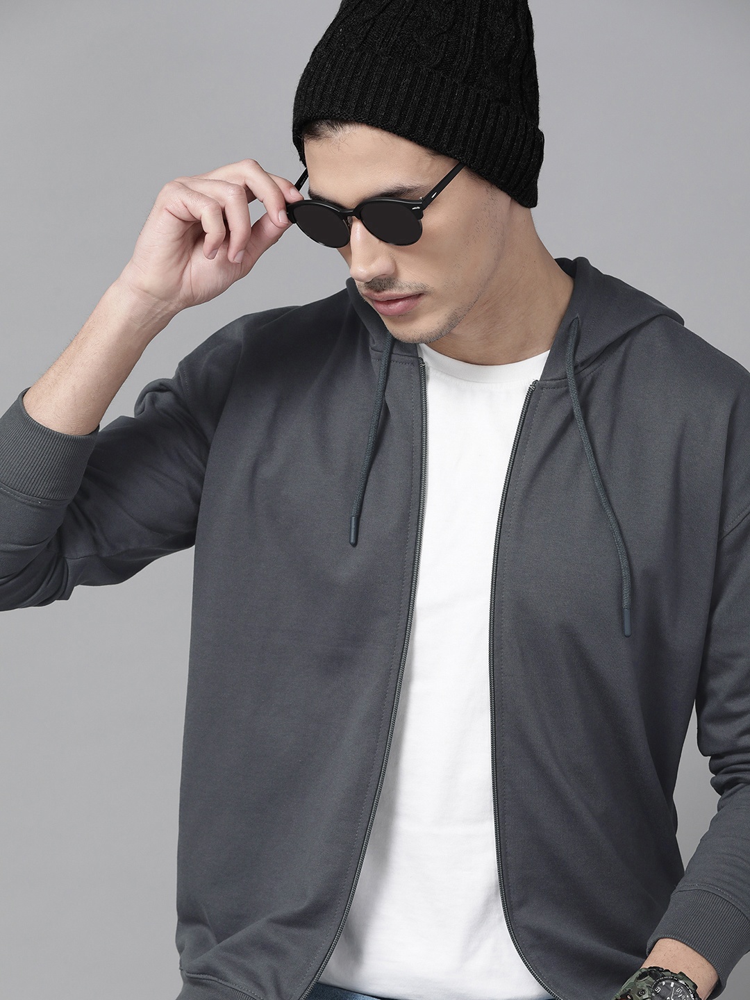 

The Roadster Lifestyle Co Men Charcoal Grey Solid Hooded Sweatshirt