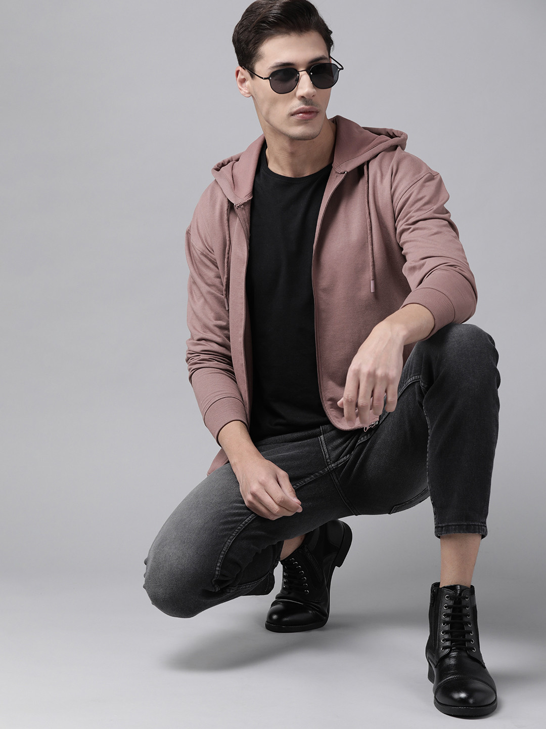 

The Roadster Lifestyle Co Men Mauve Hooded Relaxed Fit Sweatshirt