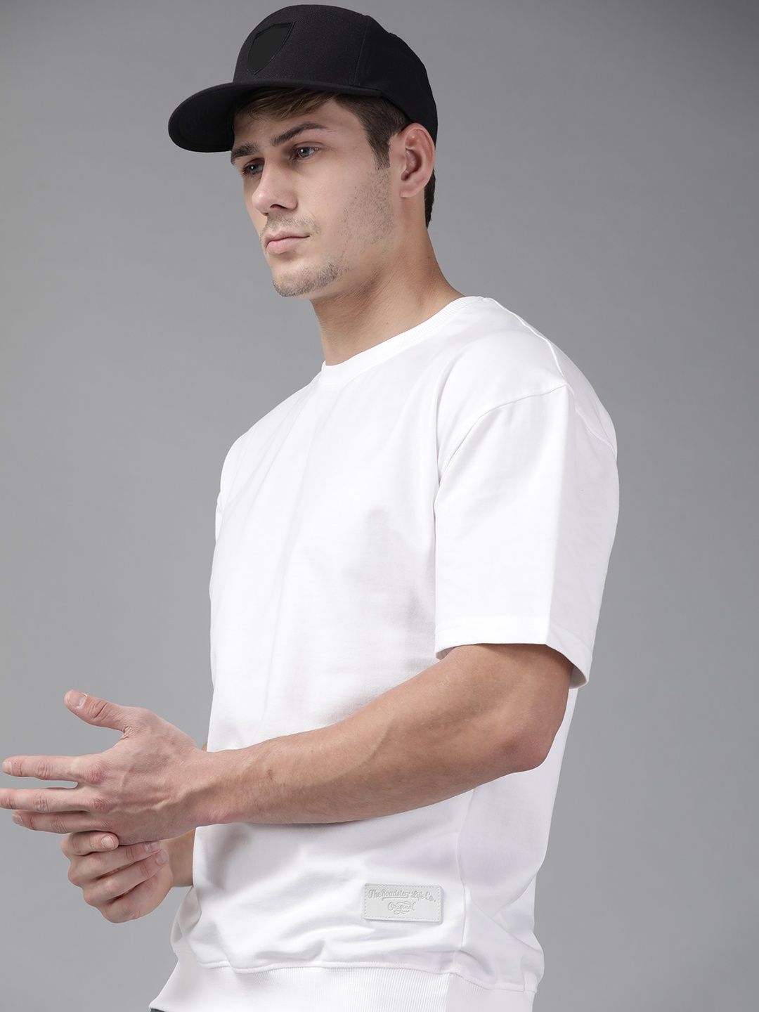 

The Roadster Lifestyle Co Men White Sweatshirt