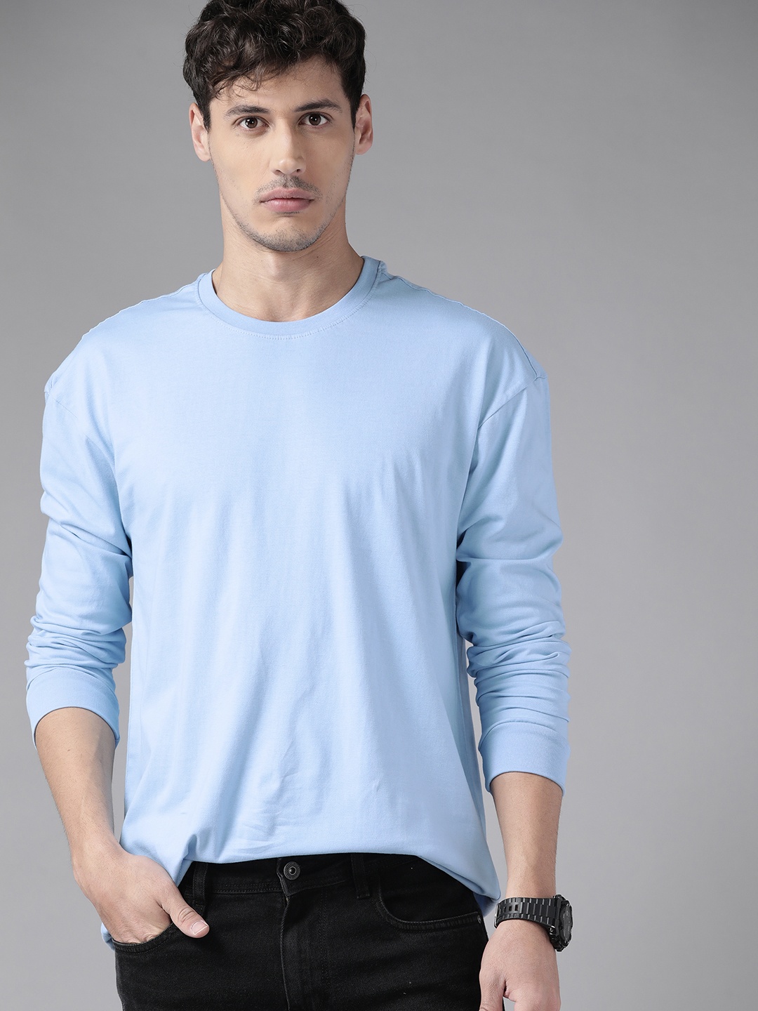 

The Roadster Lifestyle Co Men Blue Solid Pure Cotton T-shirt