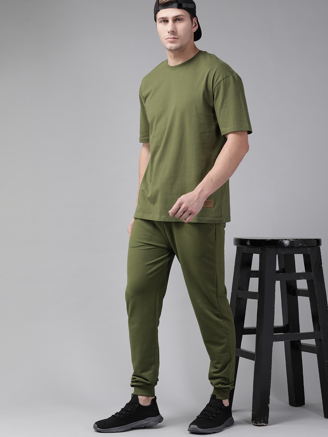 

Roadster Men Olive Green Pure Cotton Relaxed Fit T-shirt