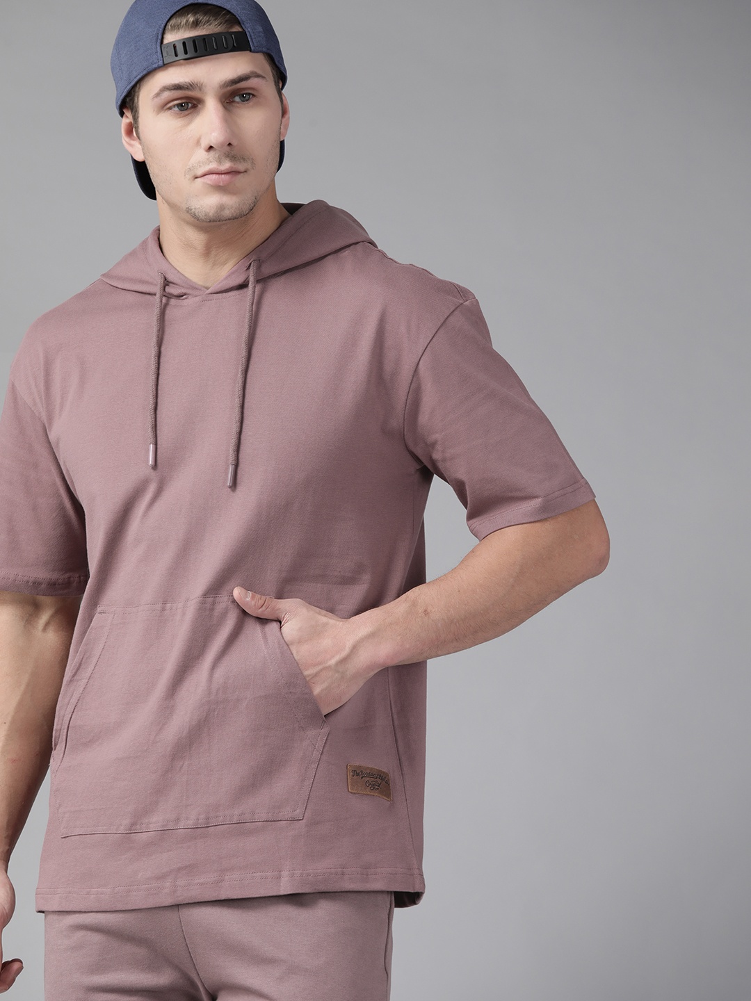 

The Roadster Lifestyle Co Men Mauve Pure Cotton Hooded Relaxed Fit T-shirt