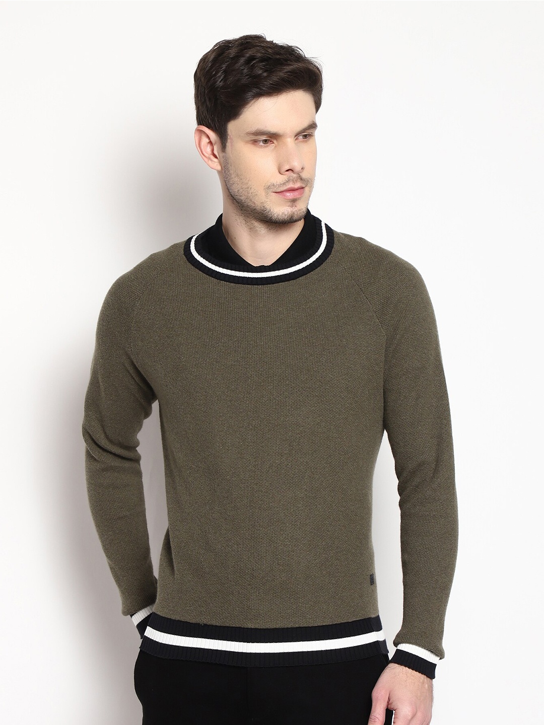 

Blackberrys Men Olive Solid Pullover Sweater