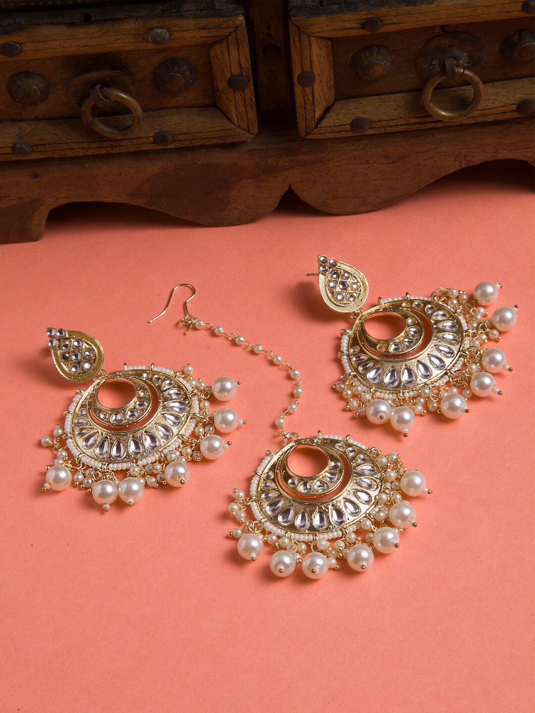 

PANASH Gold-Plated White Kundan Stone Studded Handcrafted Jewellery Set