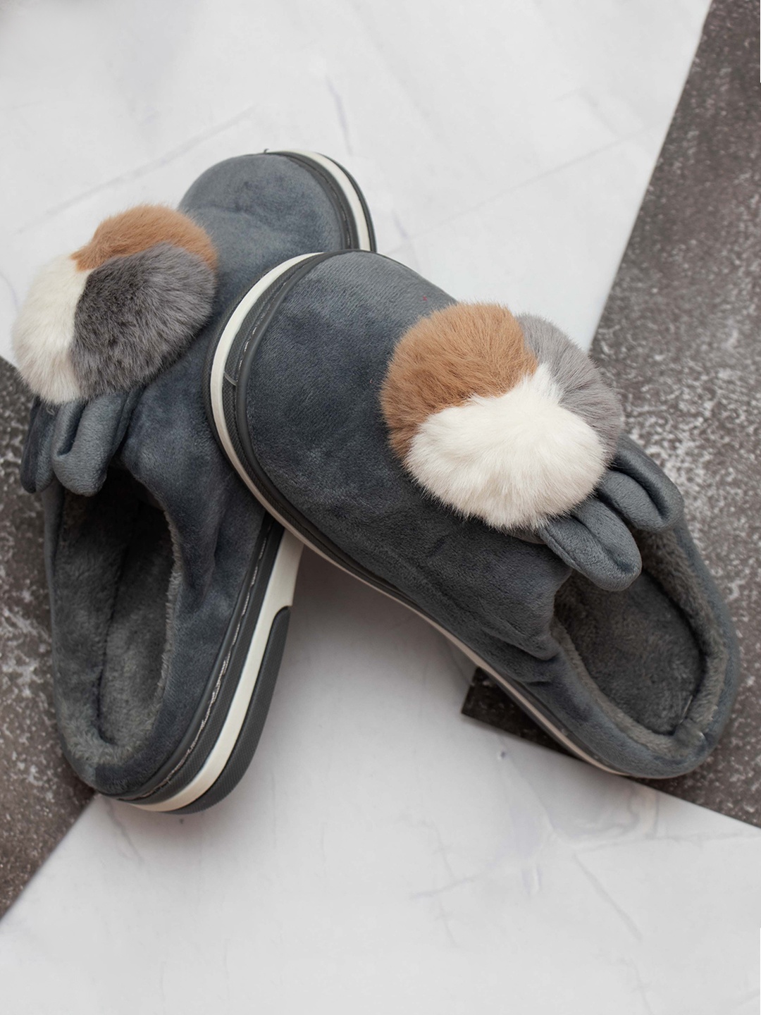 

Brauch Women Grey & White Room Slippers