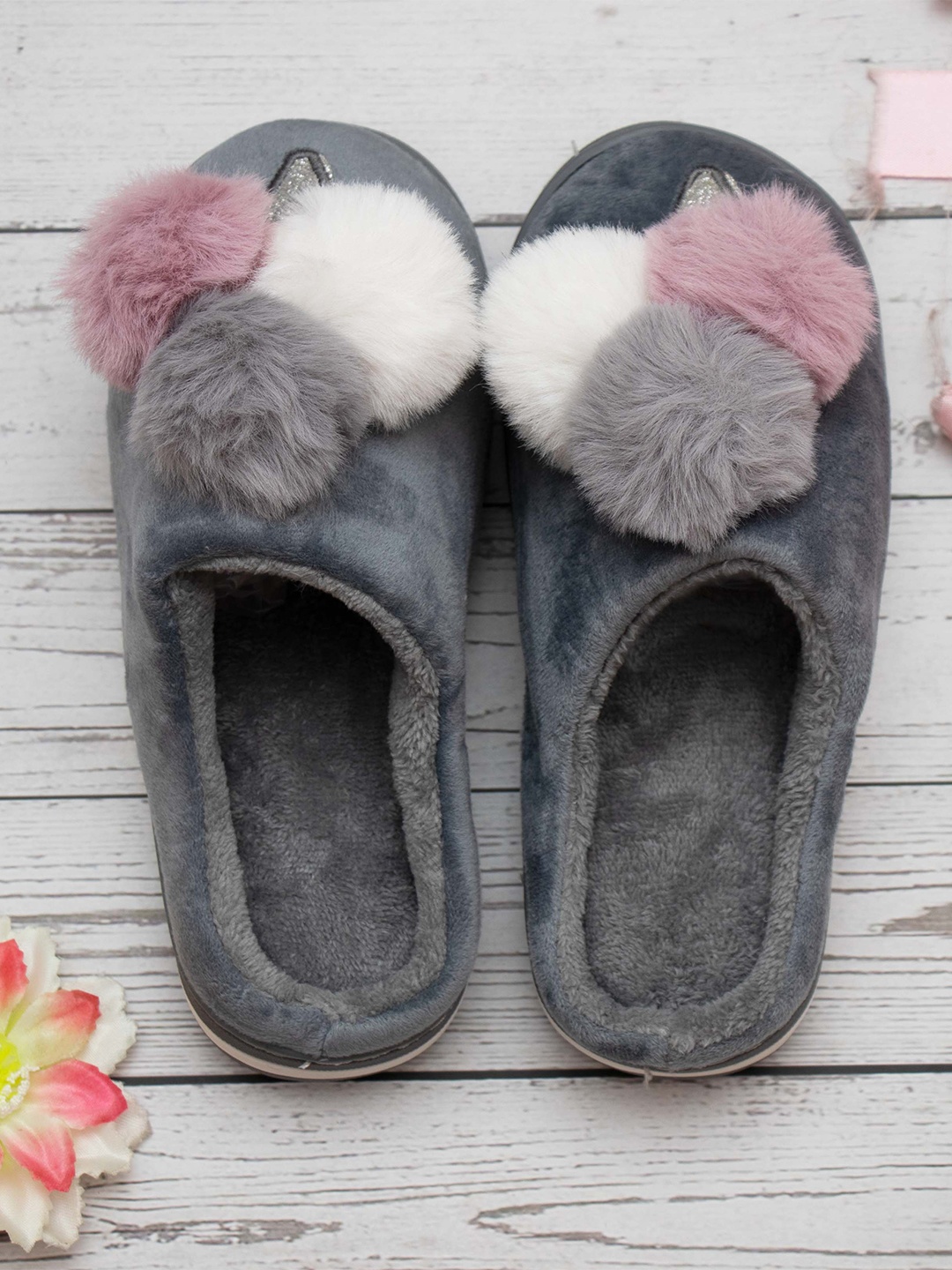 

Brauch Women Grey & White Embellished Room Slippers