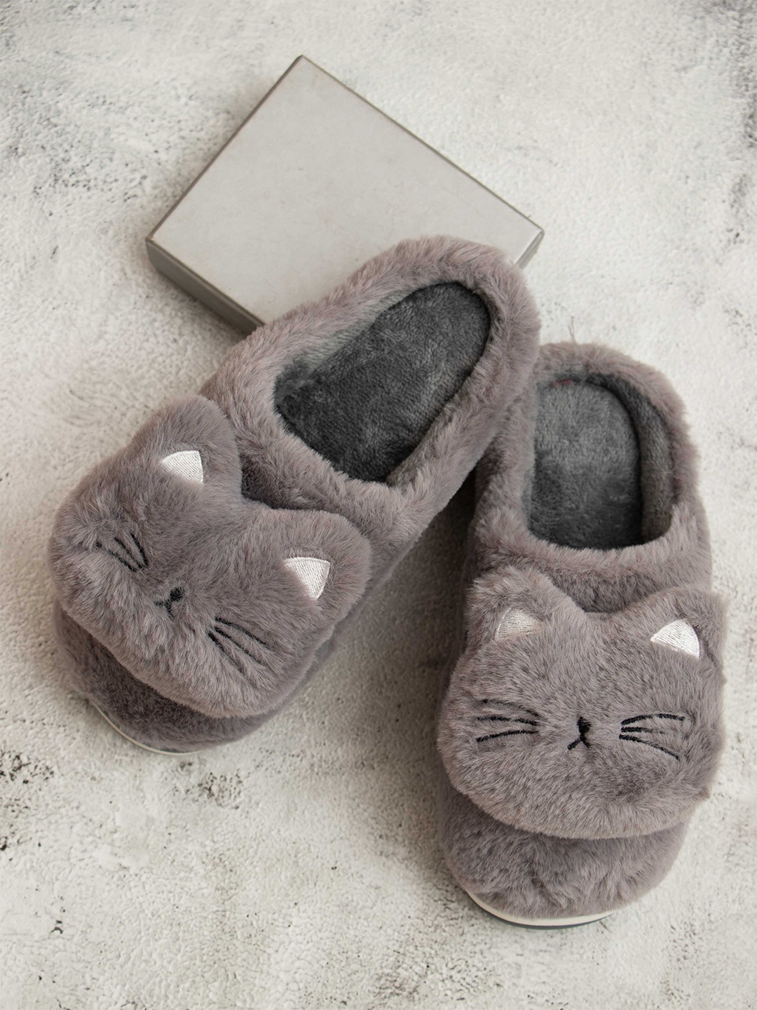 

Brauch Women Grey & White Embellished Room Slippers