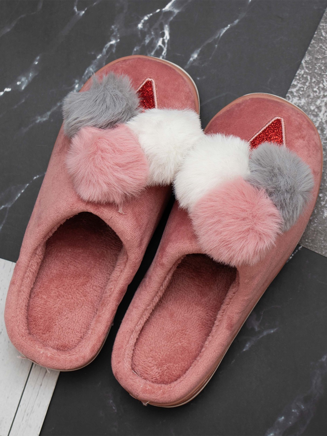 

Brauch Women Pink & White Embellished Room Slippers