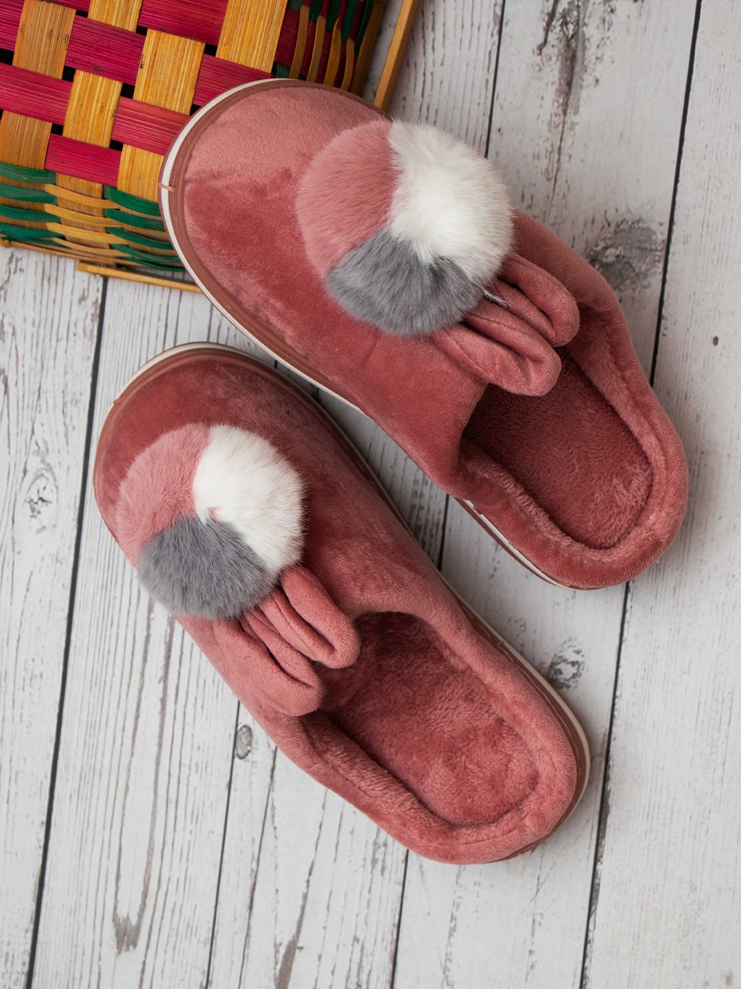 

Brauch Women Pink & White Embellished Room Slippers