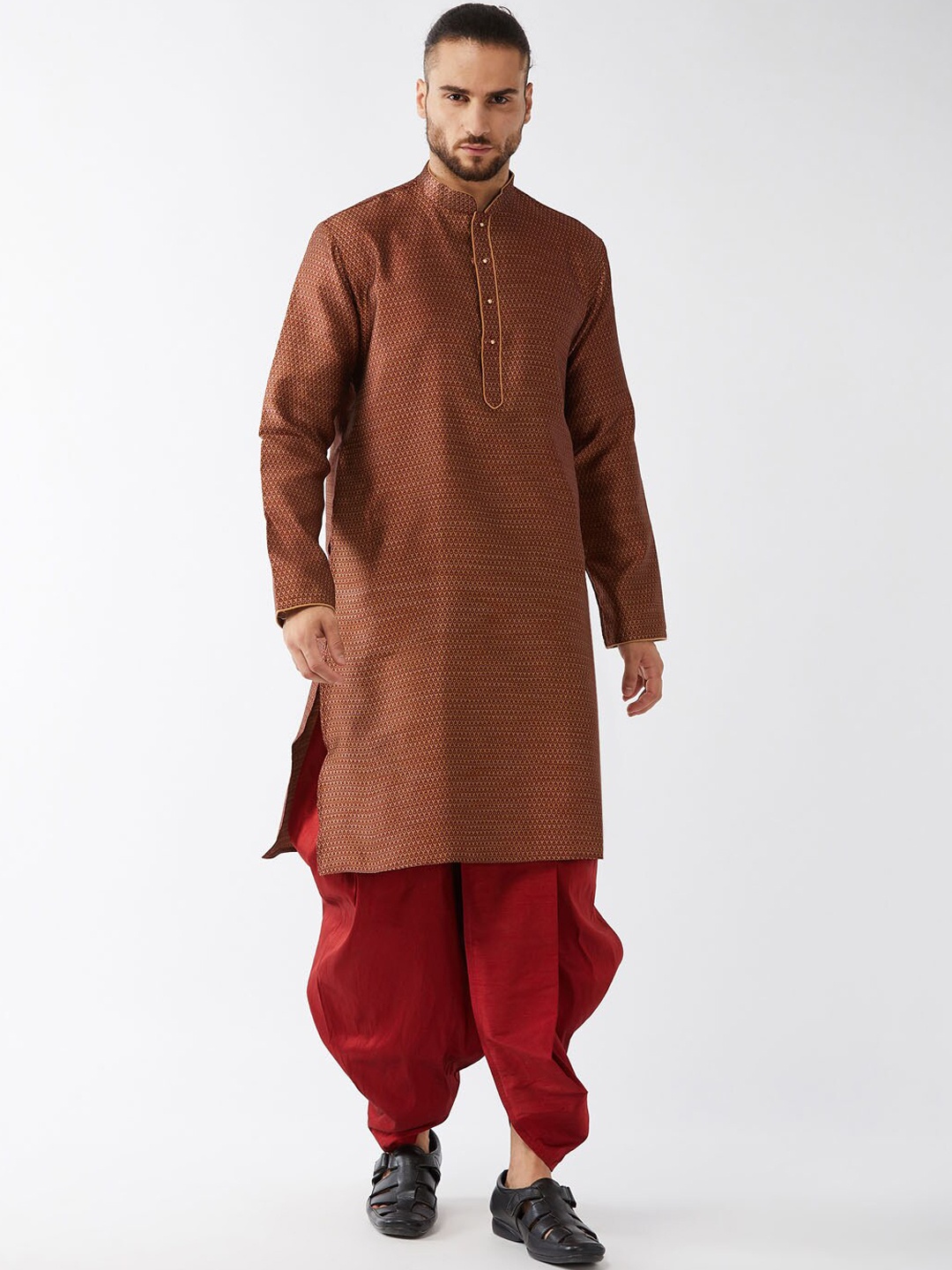 

VASTRAMAY Men Maroon Zari Regular Kurta with Pyjamas