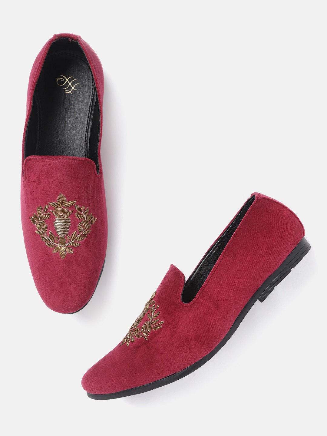 

House of Pataudi Men Maroon Velvet Finish Ethnic Embellished Handcrafted Slip-Ons & Pouch