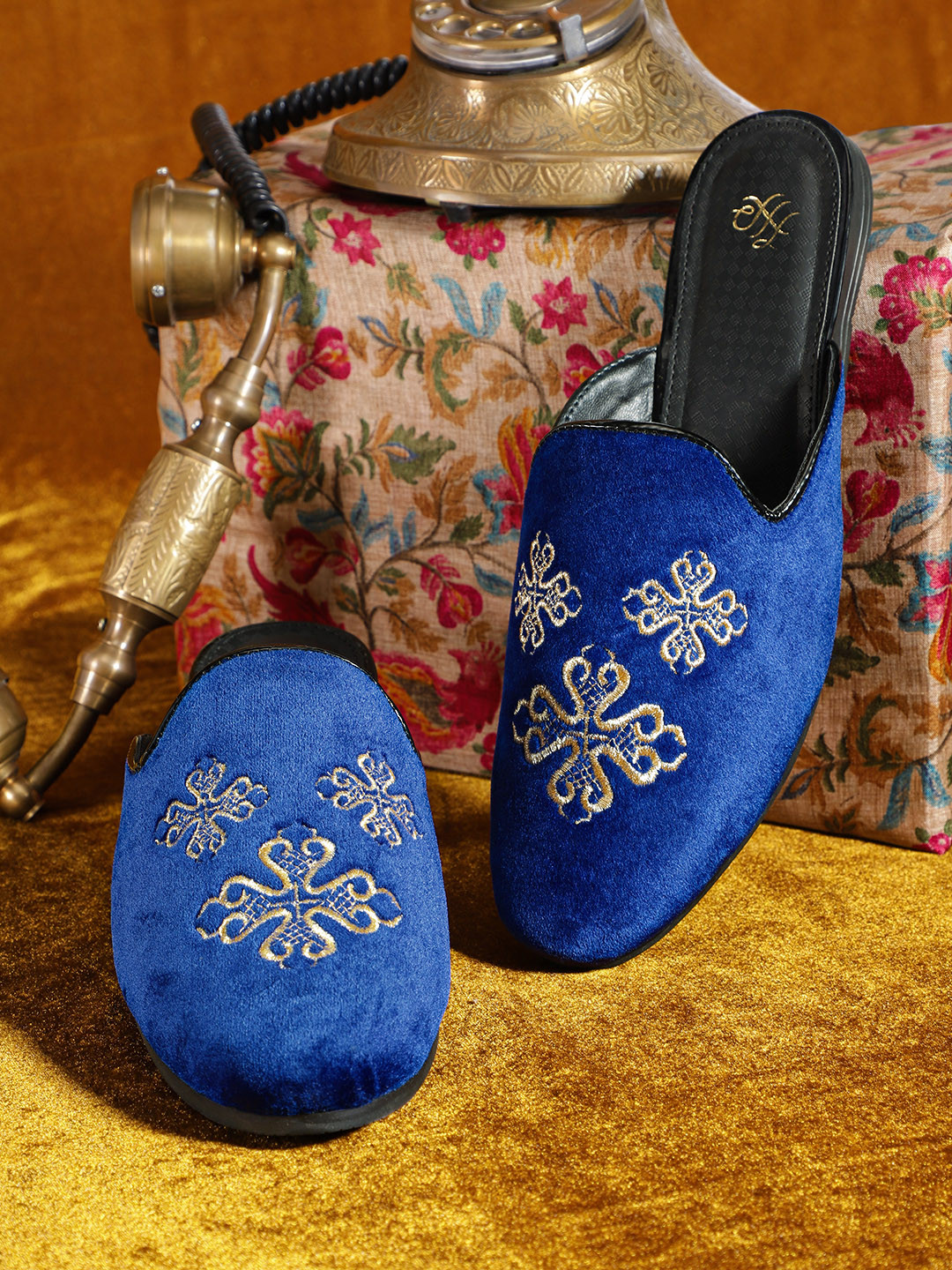 

House of Pataudi Men Blue & Gold-Toned Handcrafted Embroidered Mules