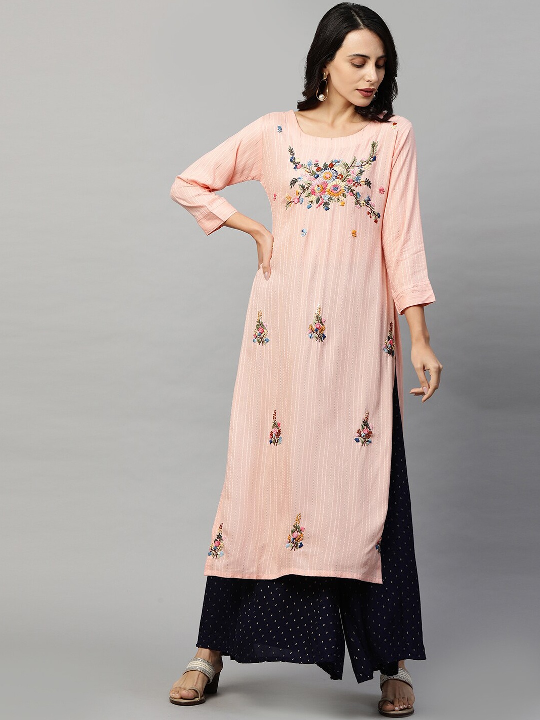 

FASHOR Women Peach-Coloured Floral Embroidered Thread Work Kurta