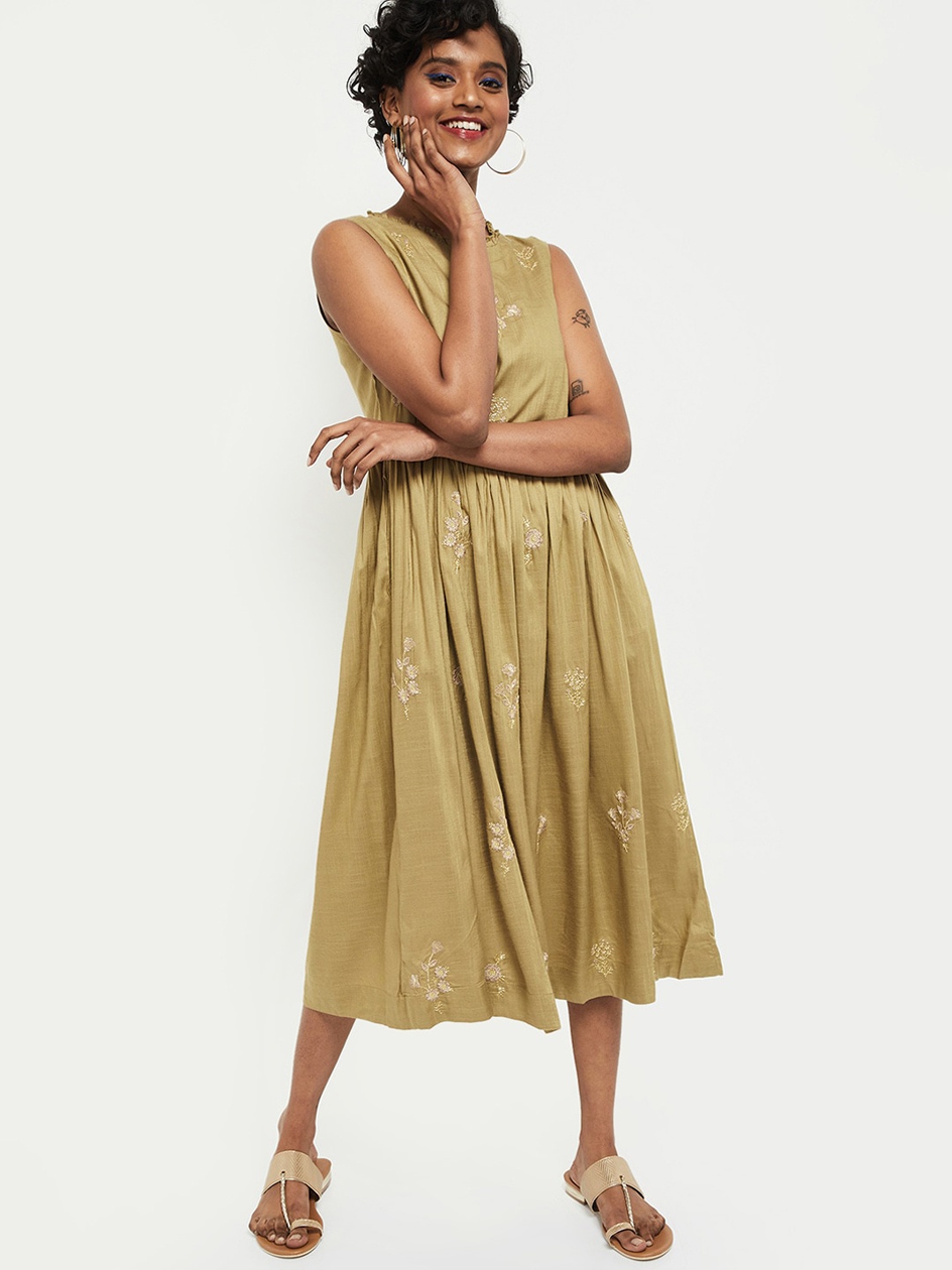 

max Green & Gold-Toned Embellished Embroidered Midi Dress