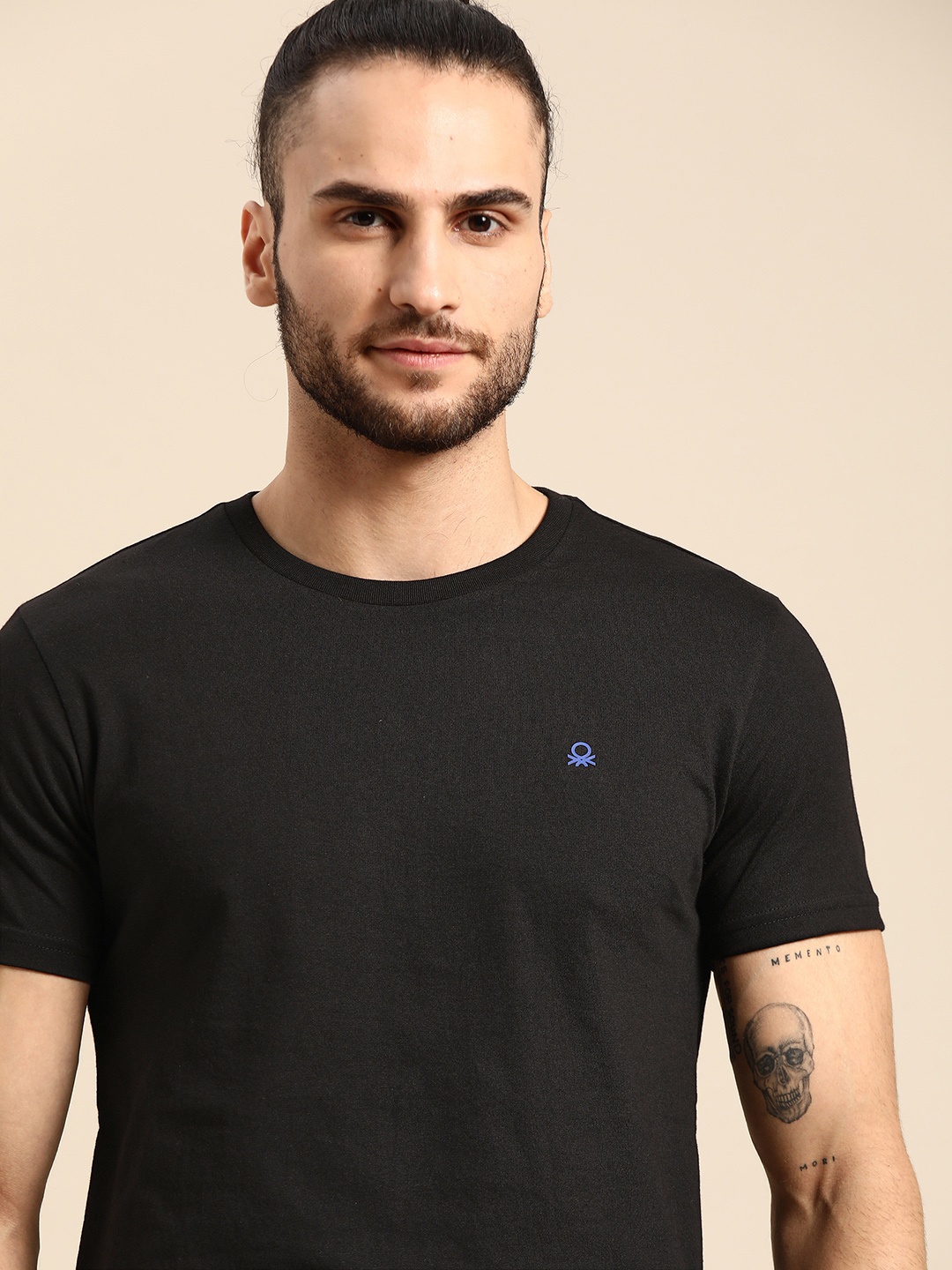 

United Colors of Benetton Men Black Solid T-shirt